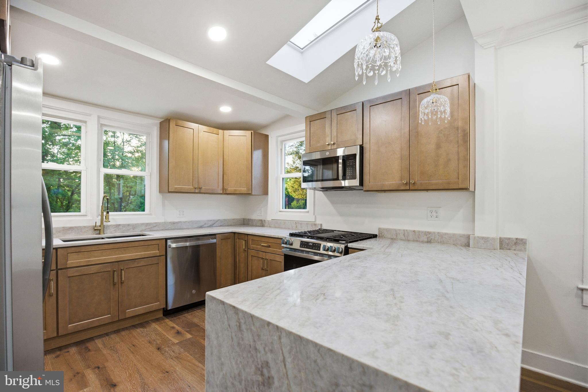 HAMILTON HILLS - Residential