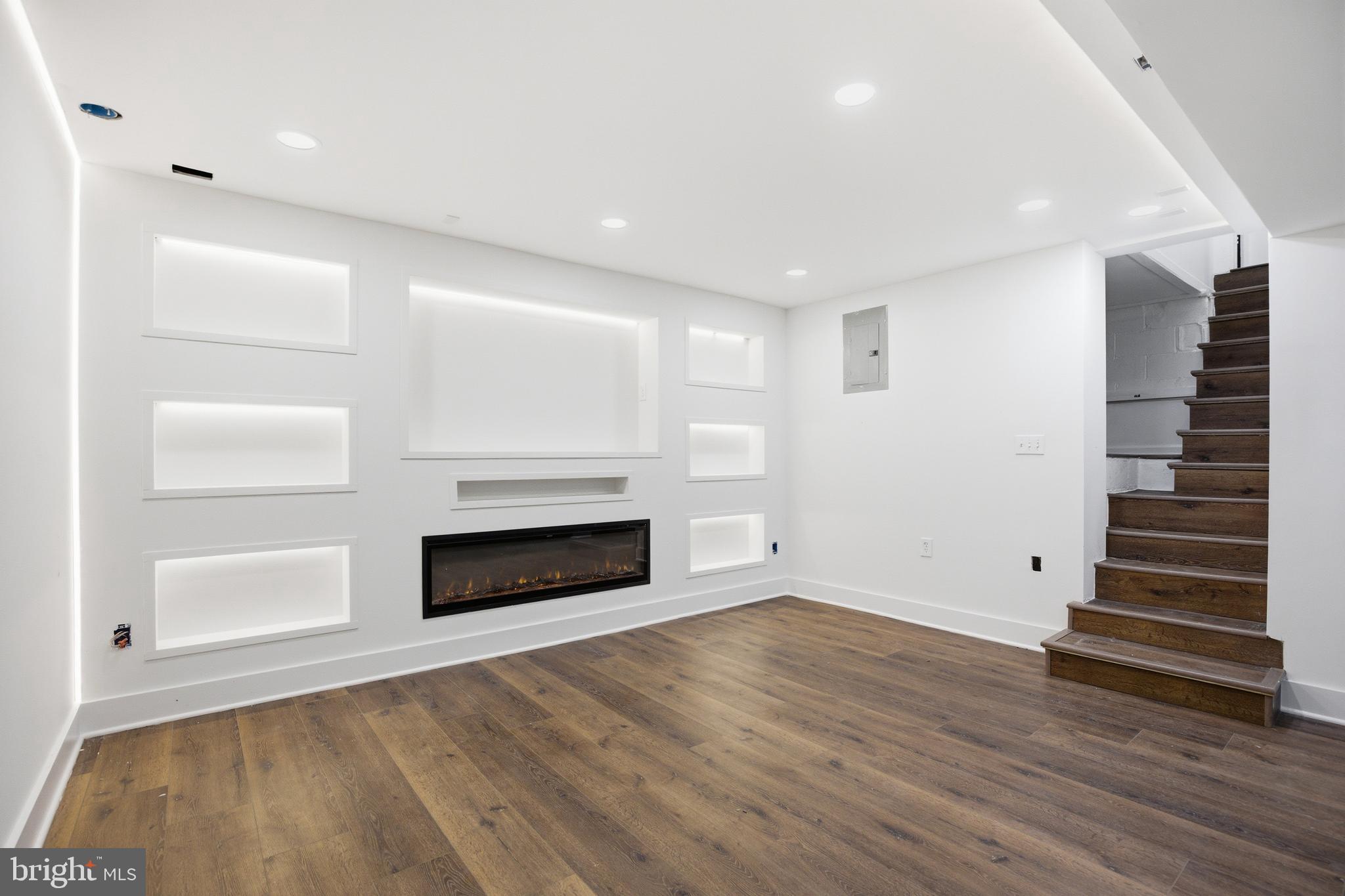 HAMILTON HILLS - Residential