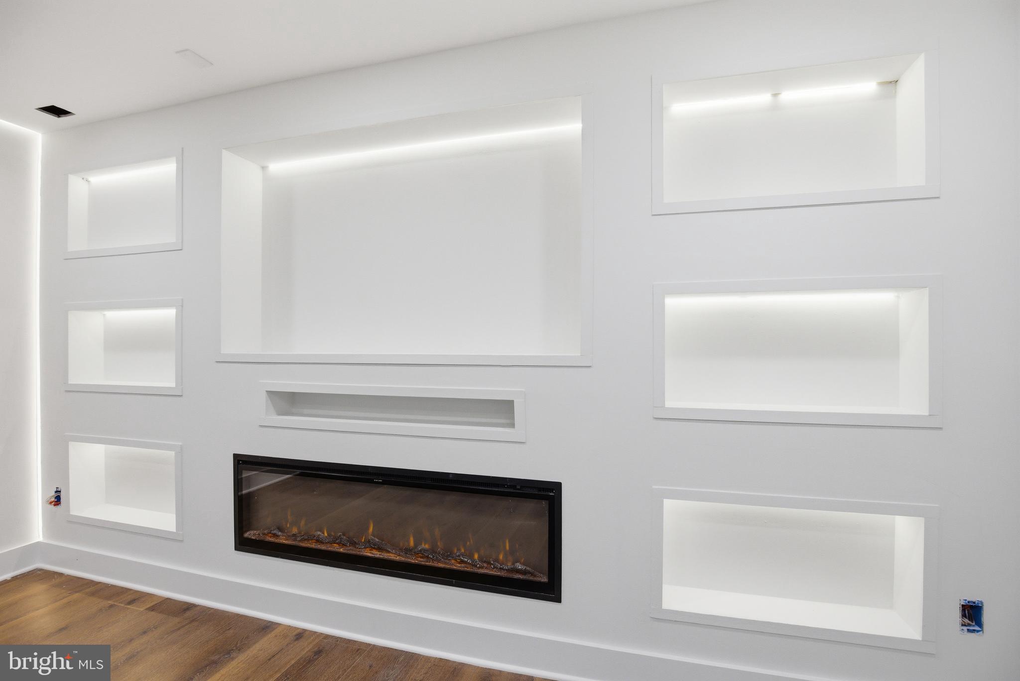 HAMILTON HILLS - Residential