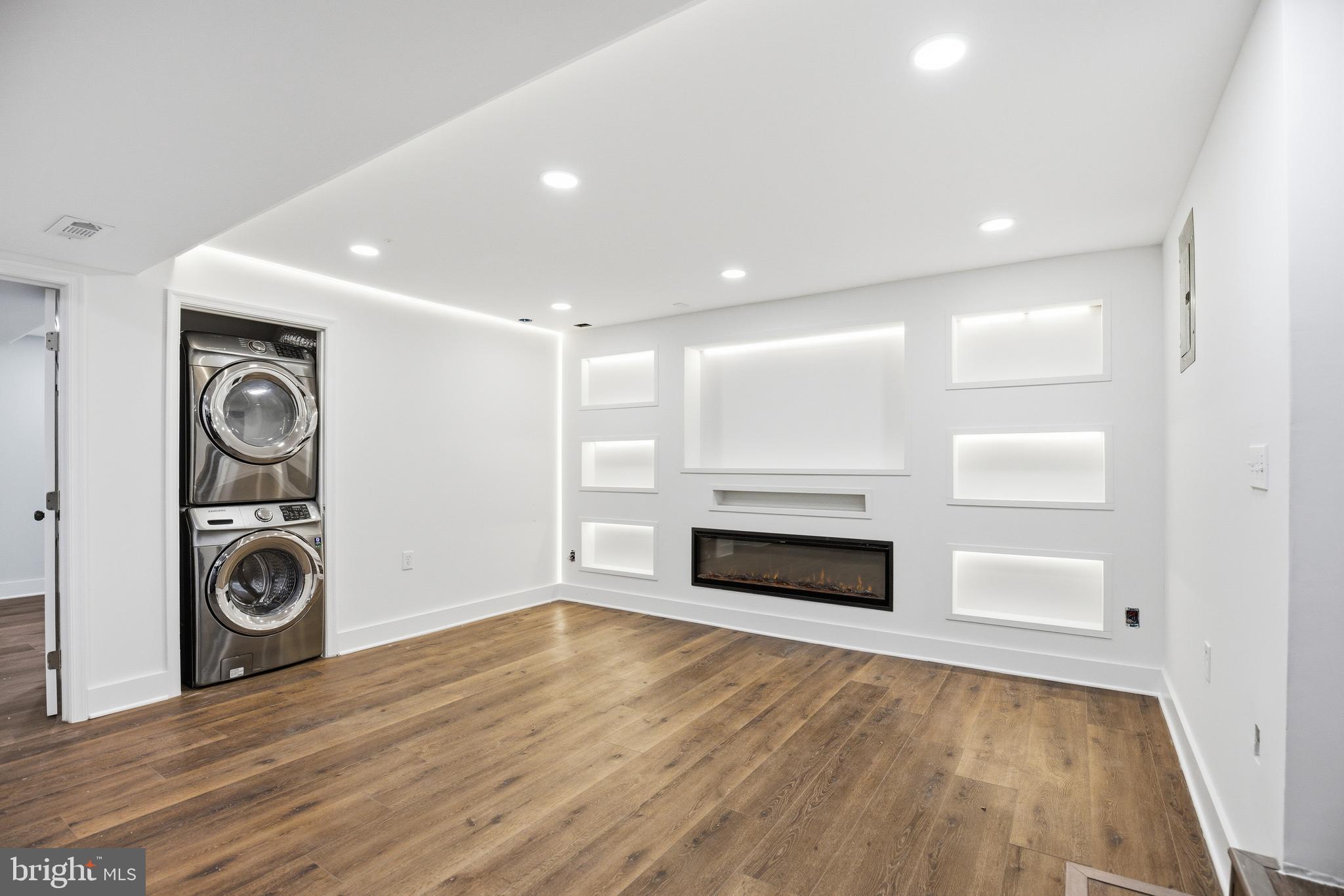 HAMILTON HILLS - Residential
