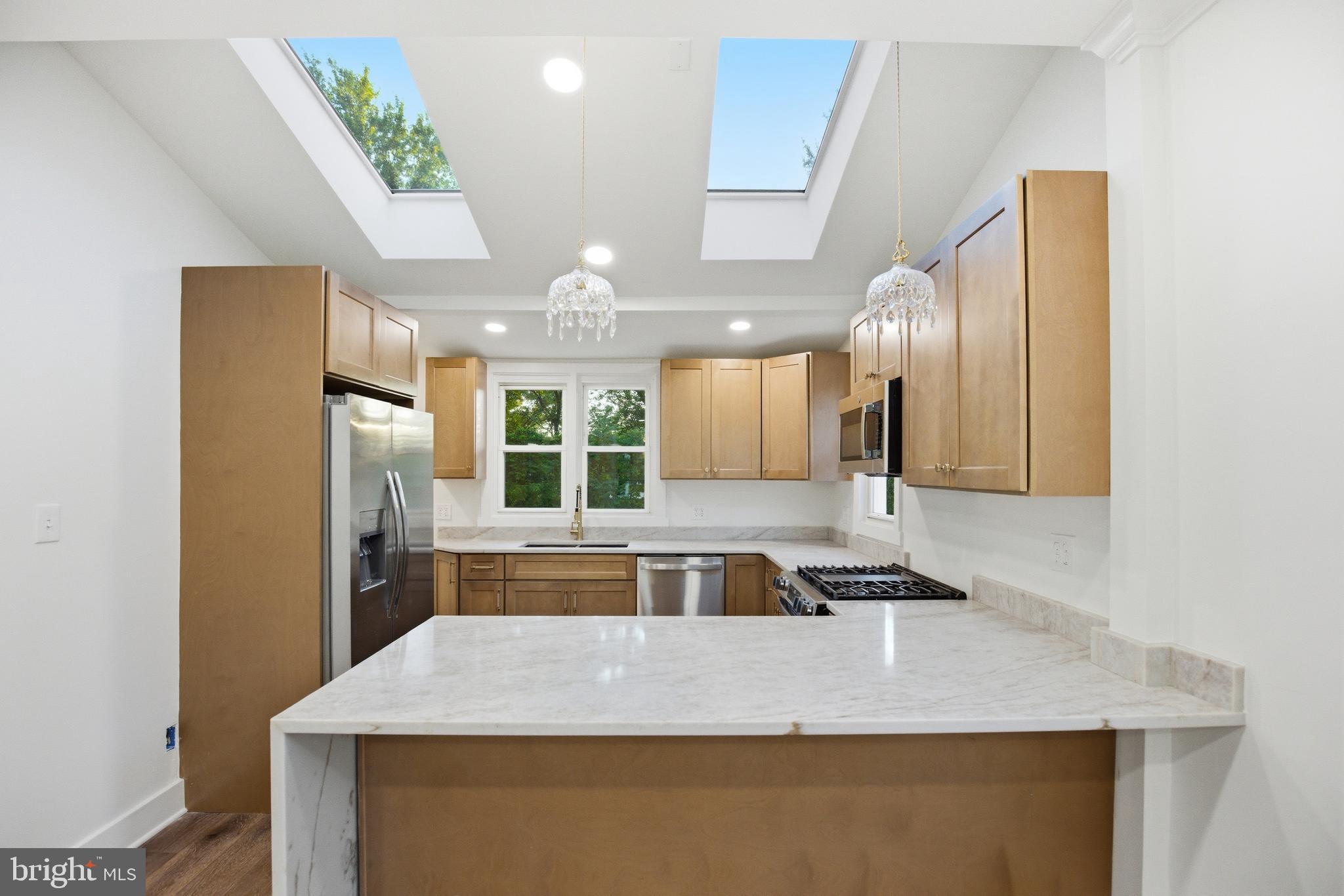 HAMILTON HILLS - Residential