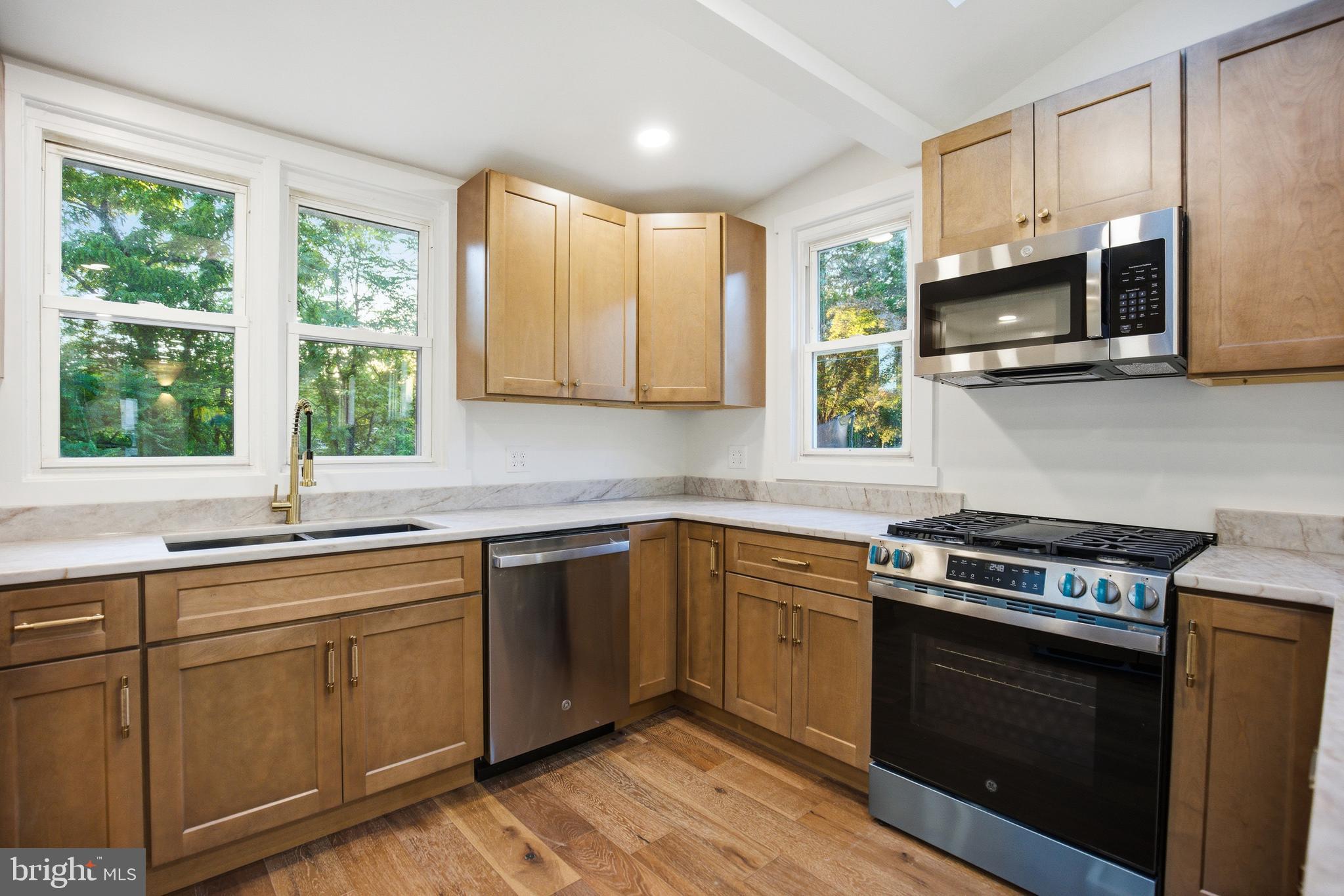 HAMILTON HILLS - Residential