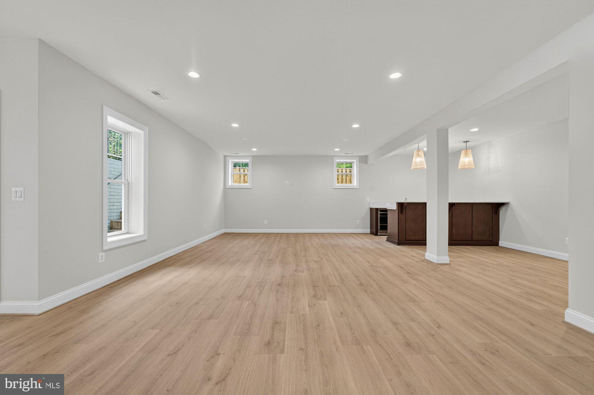 WEST VIENNA WOODS - Residential