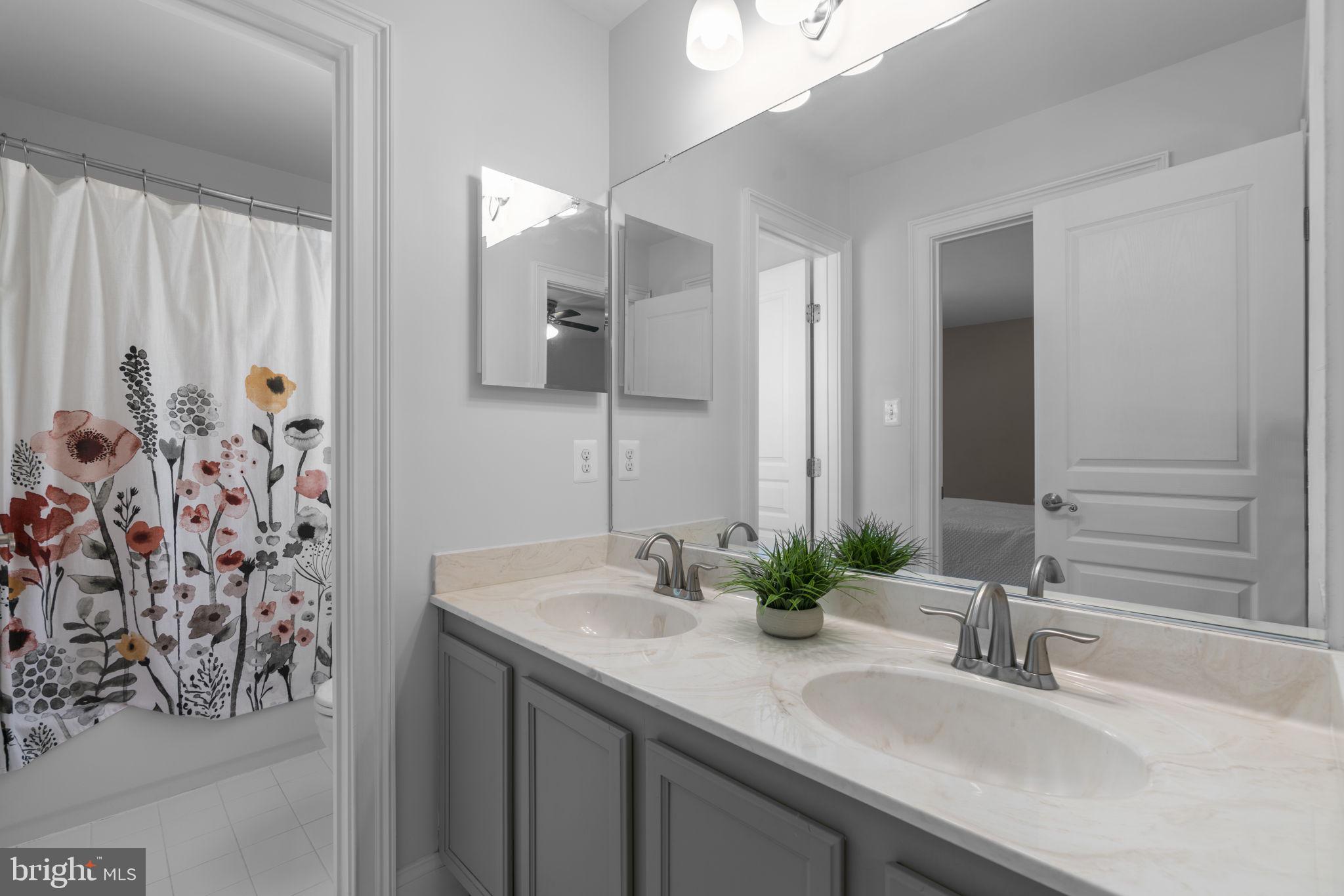 MAPLE CLIFFE - Residential