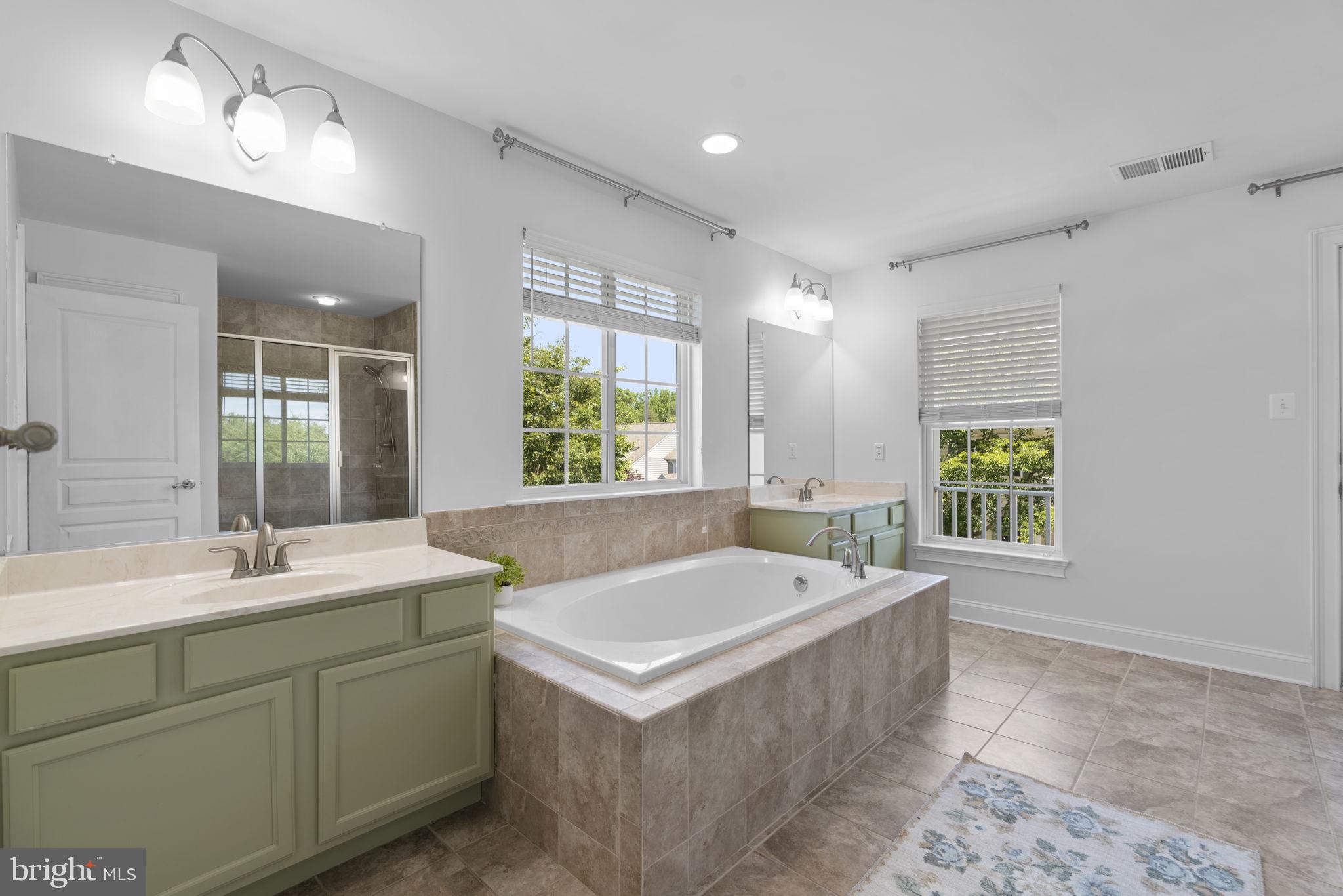 MAPLE CLIFFE - Residential