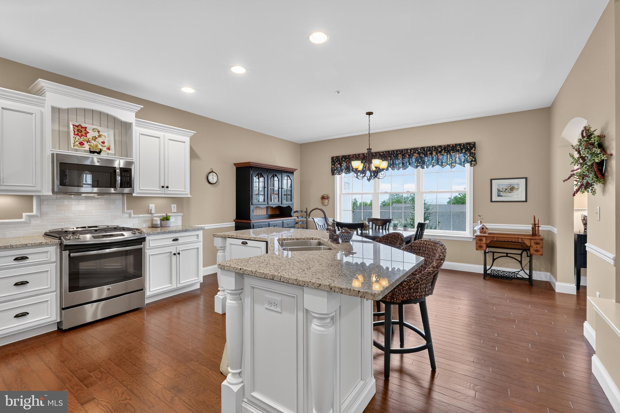 THE WOODS AT ROCK RAYMOND - Residential