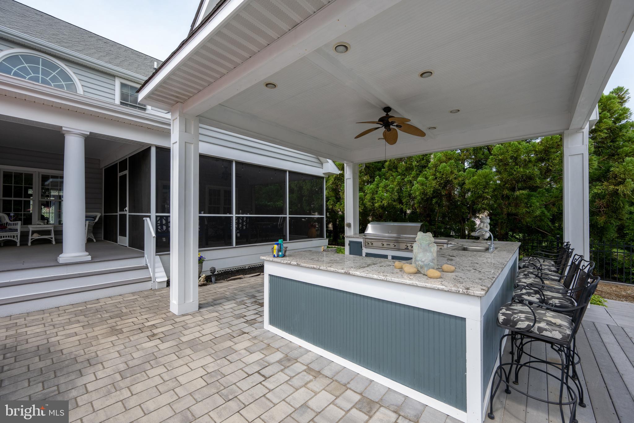 WOLFE POINTE - Residential