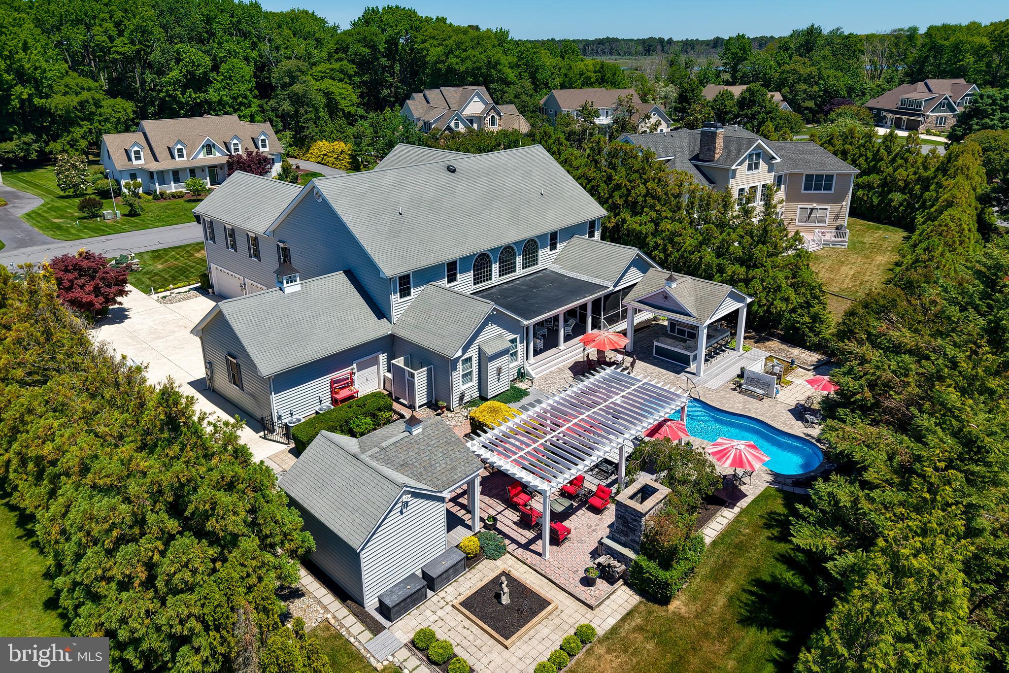 WOLFE POINTE - Residential