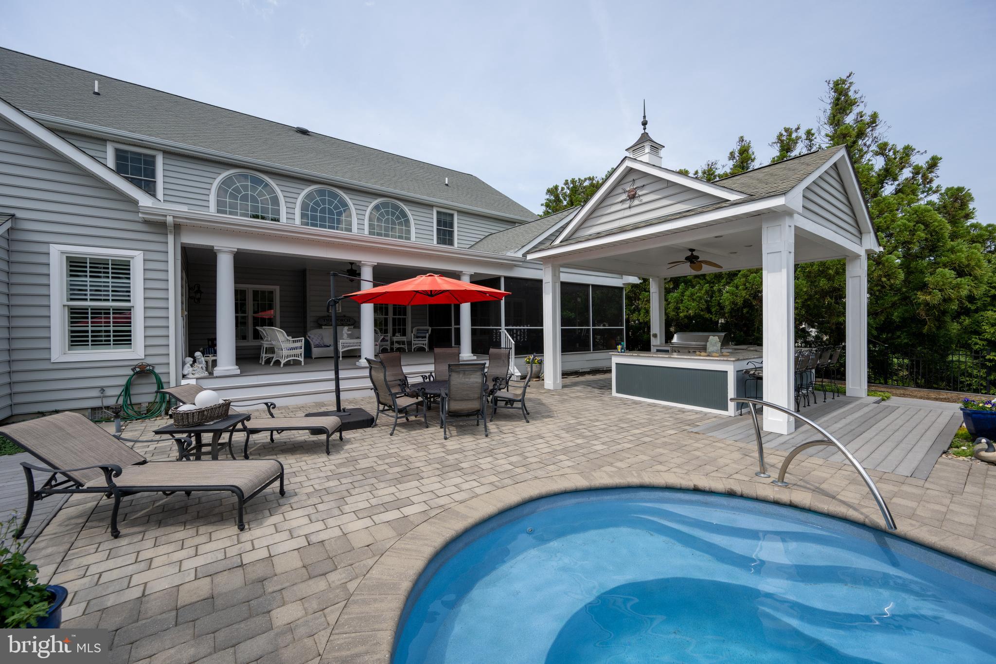 WOLFE POINTE - Residential