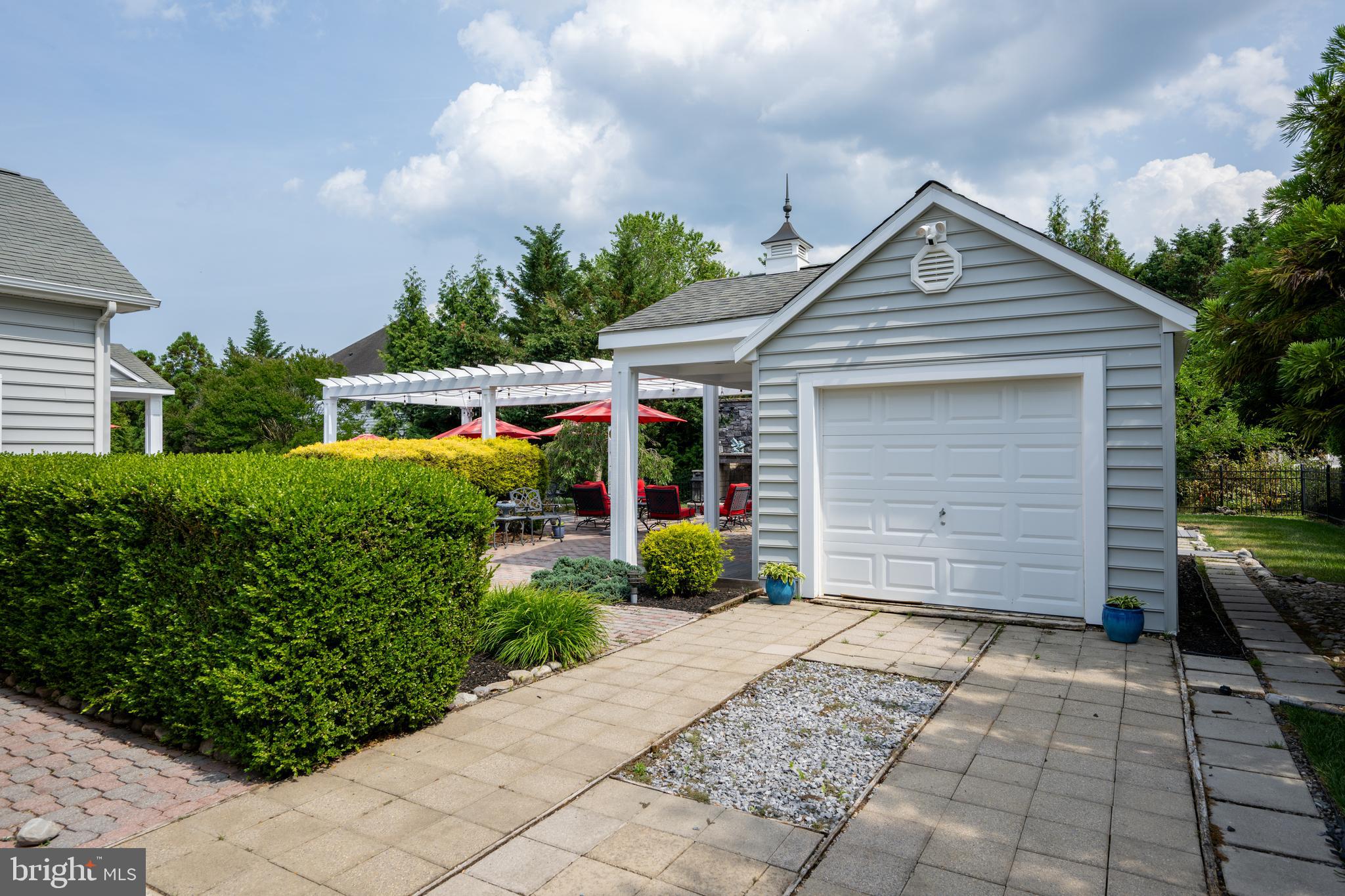 WOLFE POINTE - Residential