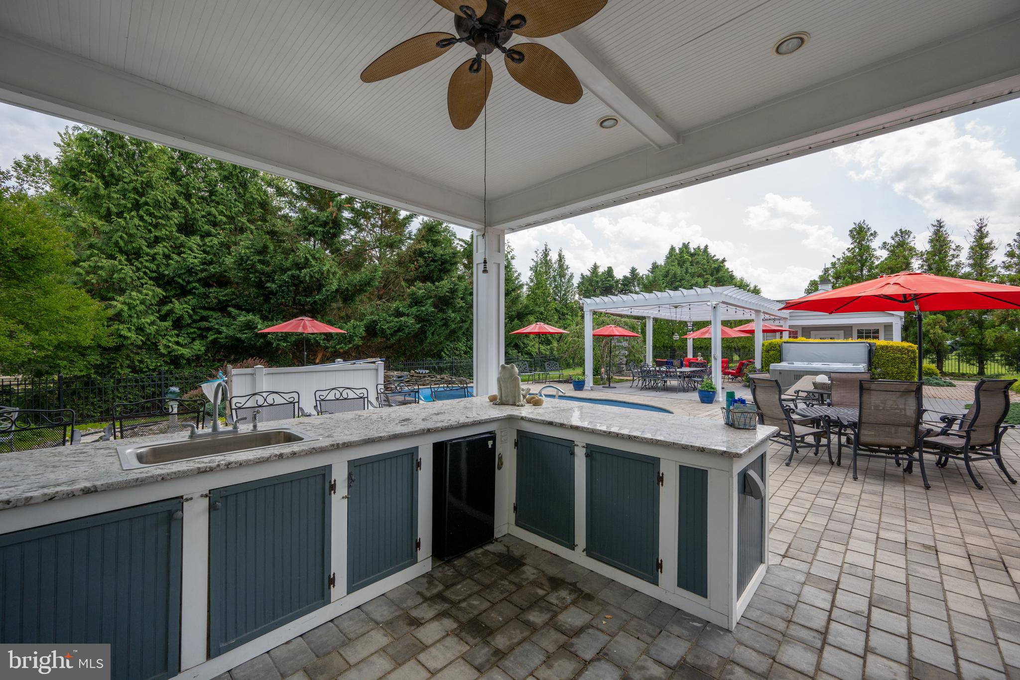 WOLFE POINTE - Residential