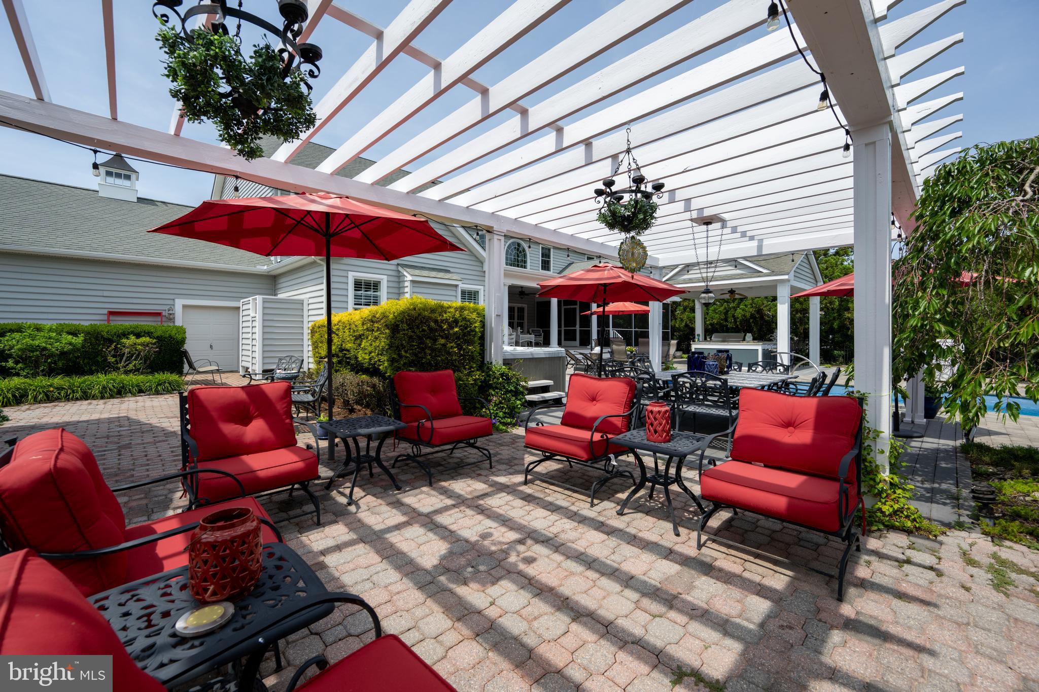 WOLFE POINTE - Residential