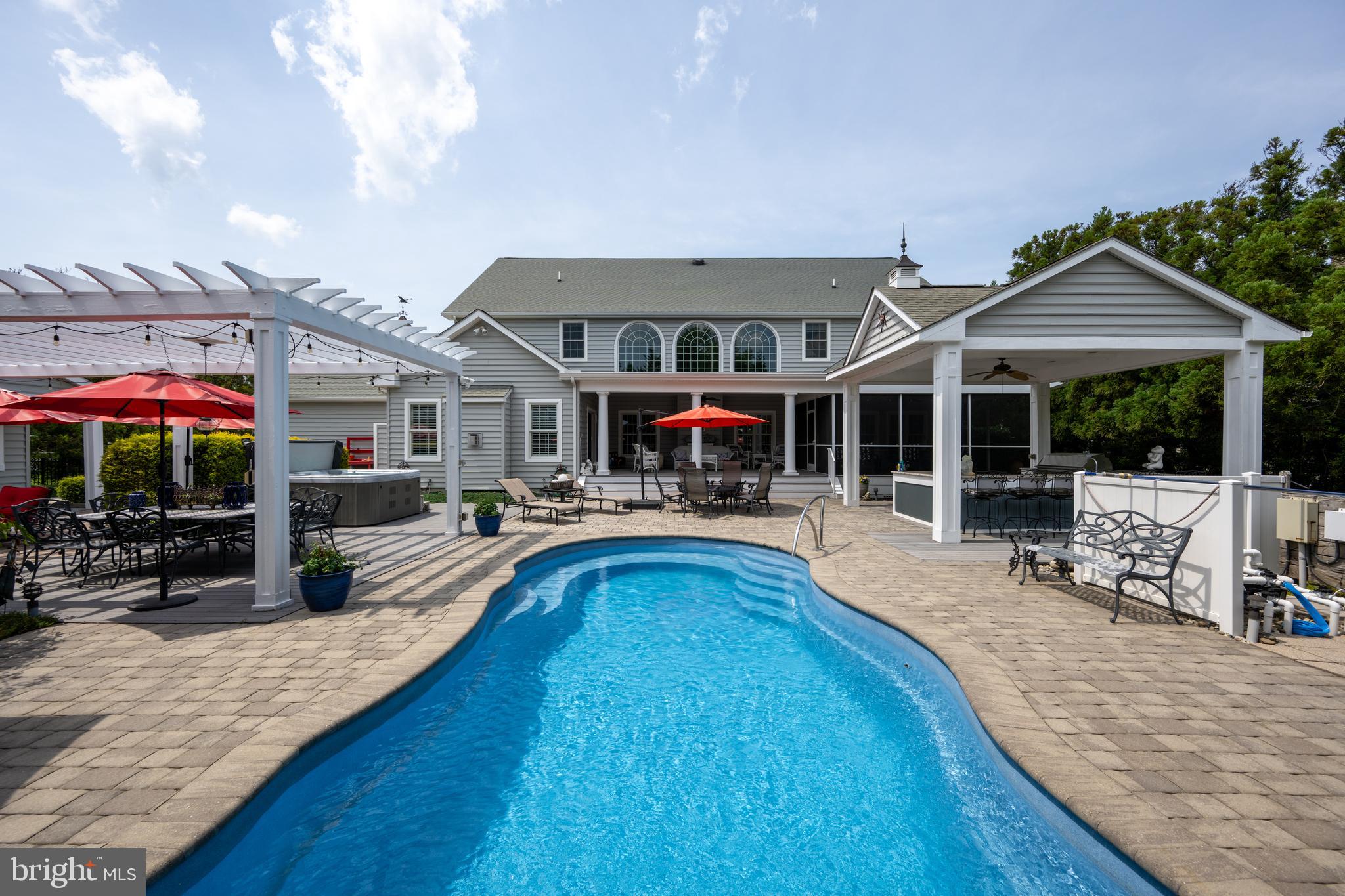 WOLFE POINTE - Residential