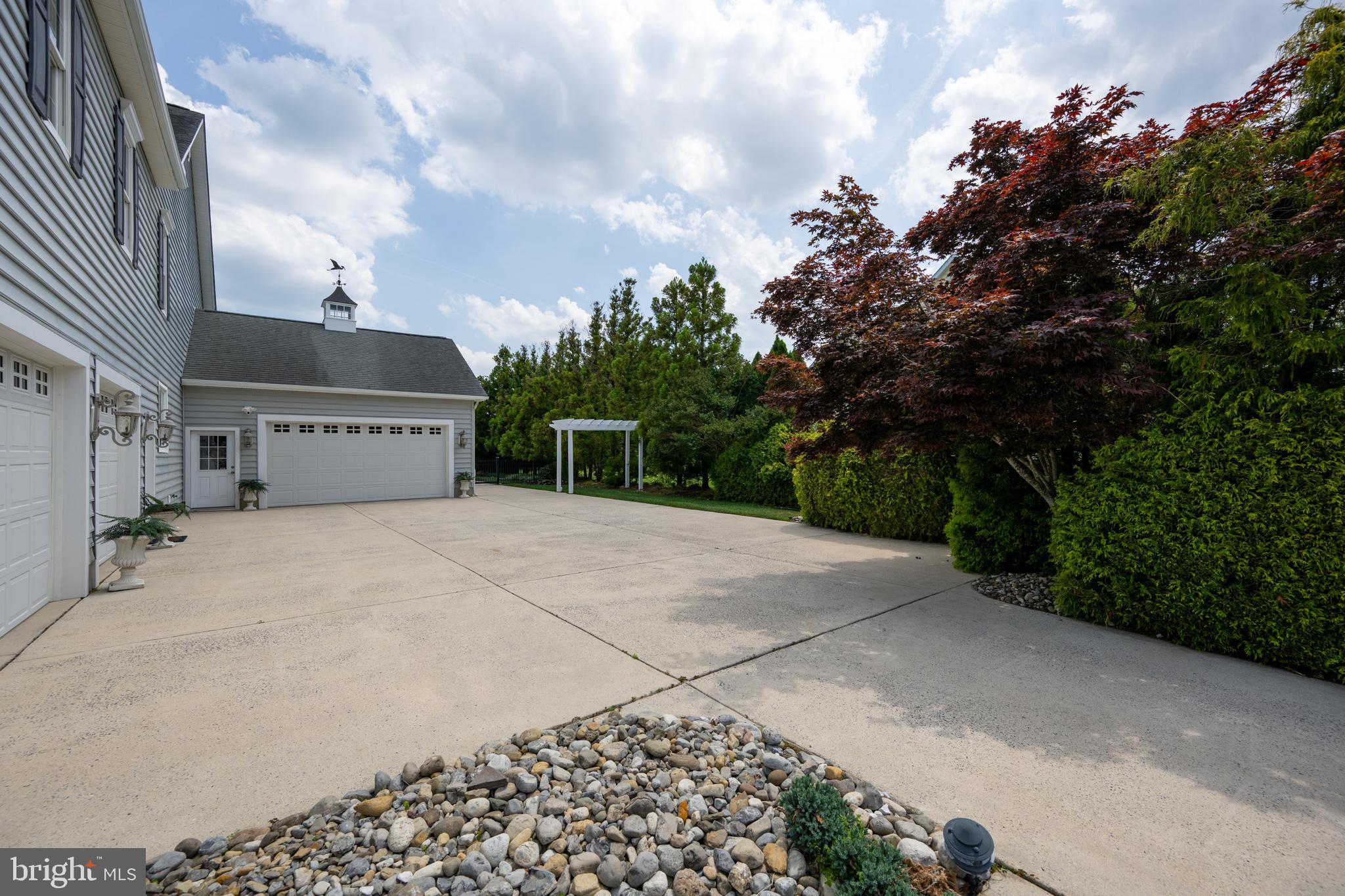 WOLFE POINTE - Residential