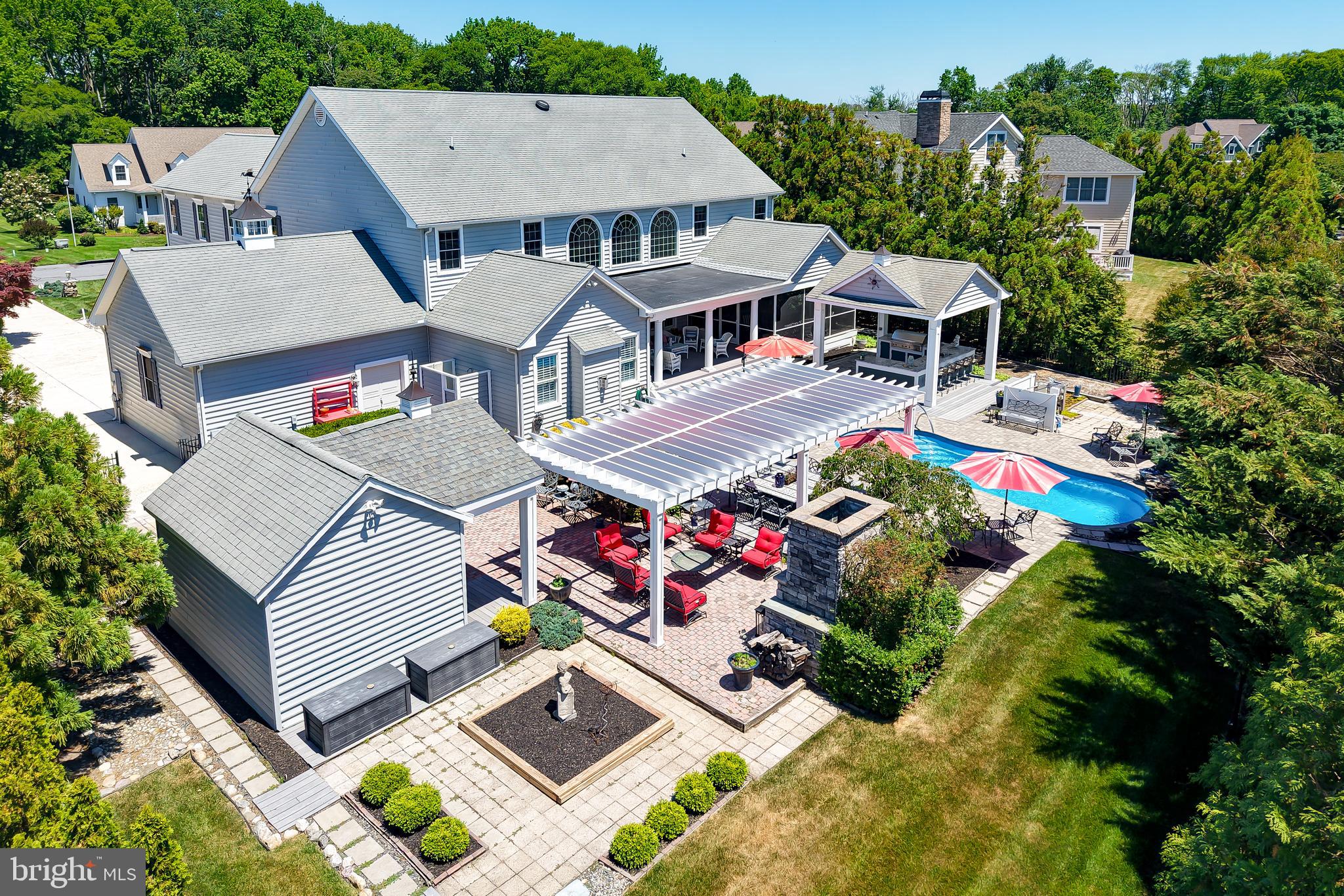 WOLFE POINTE - Residential