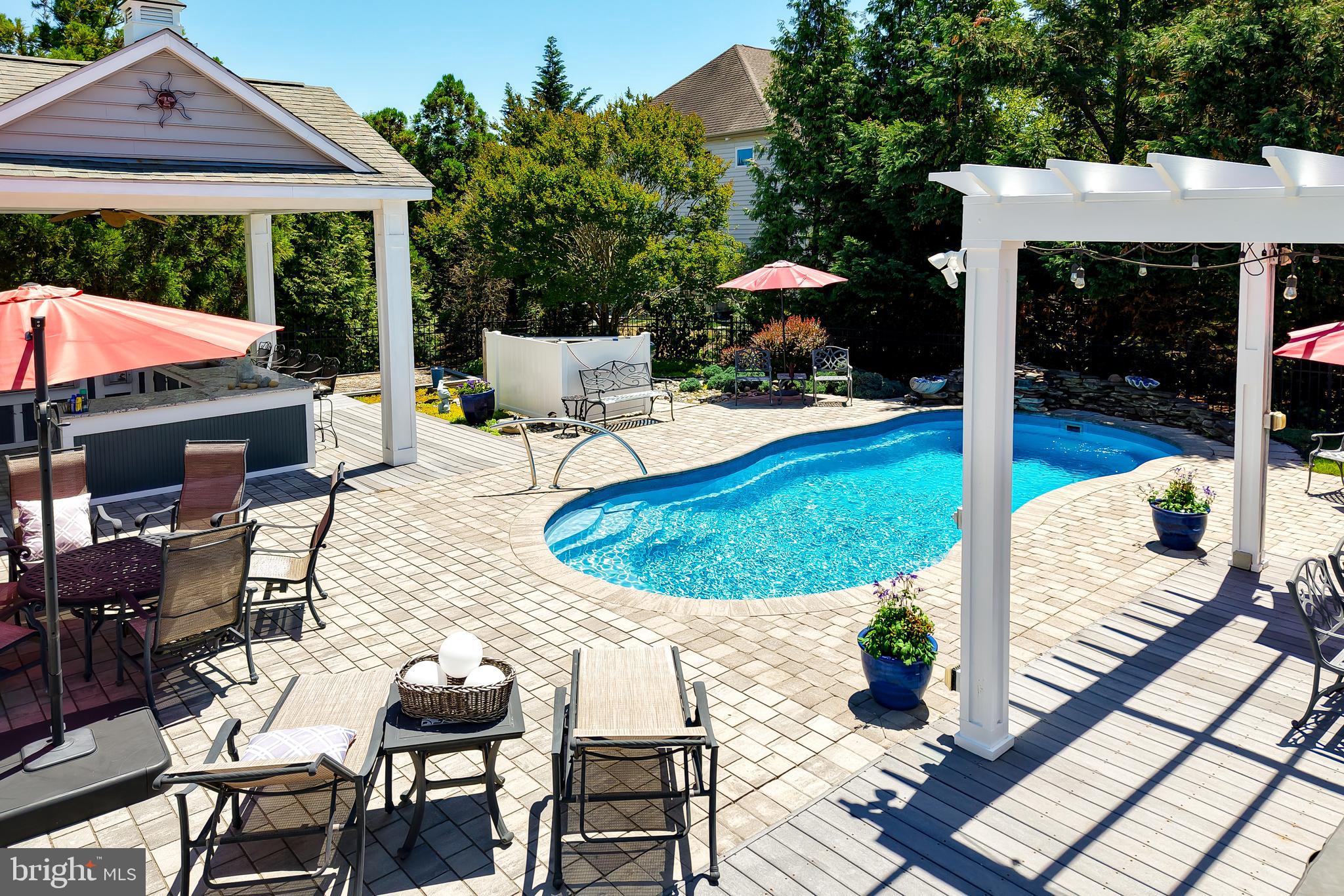WOLFE POINTE - Residential