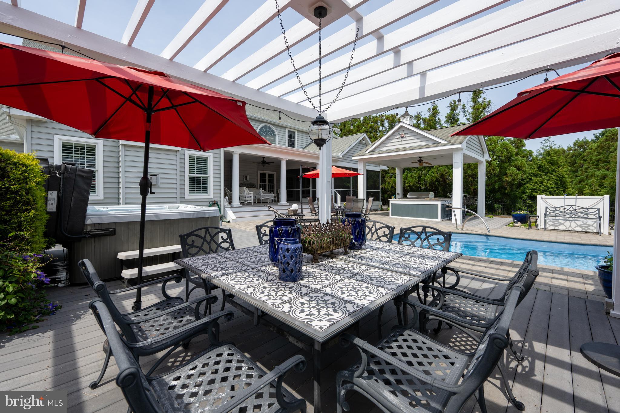 WOLFE POINTE - Residential