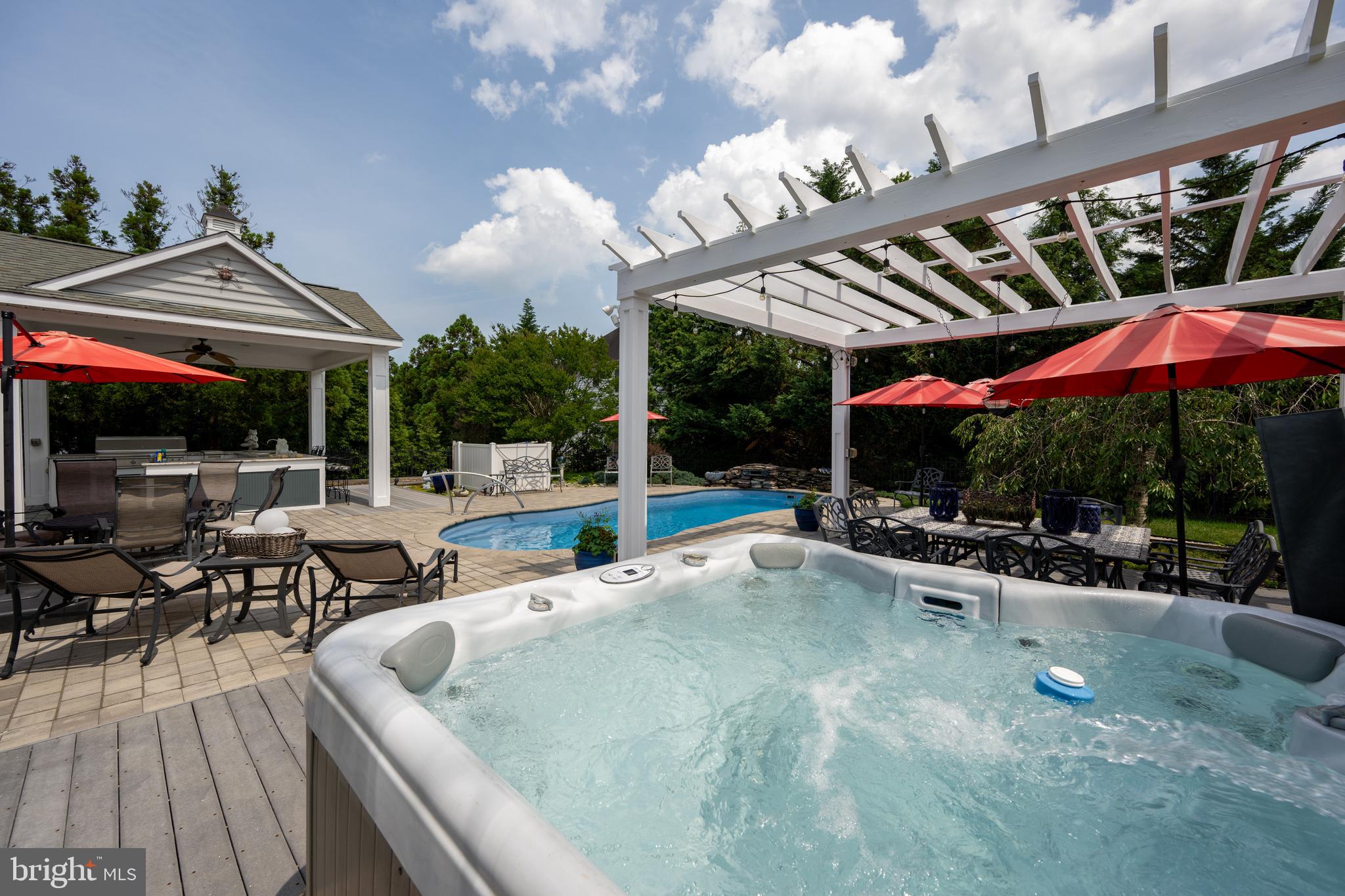 WOLFE POINTE - Residential