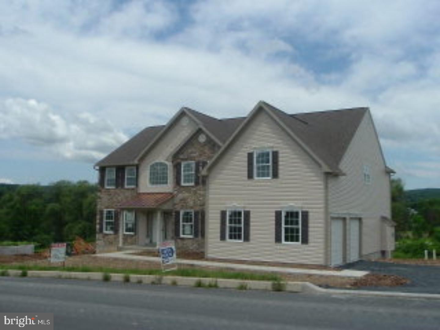 4 BR, 3.5 BATHS, 2 STORY, 1ST FLOOR LAUNDRY & PANTRY. SUPER BATH AND SITTING ROOM W/ MBR, 11X18 BREAKFAST ROOM. MANY OPTIONS AVAILABLE, CYPRESS MODEL BY FORINO CO. USE THE FORINO ADVANTAGE & RECEIVE $4000 CREDIT.