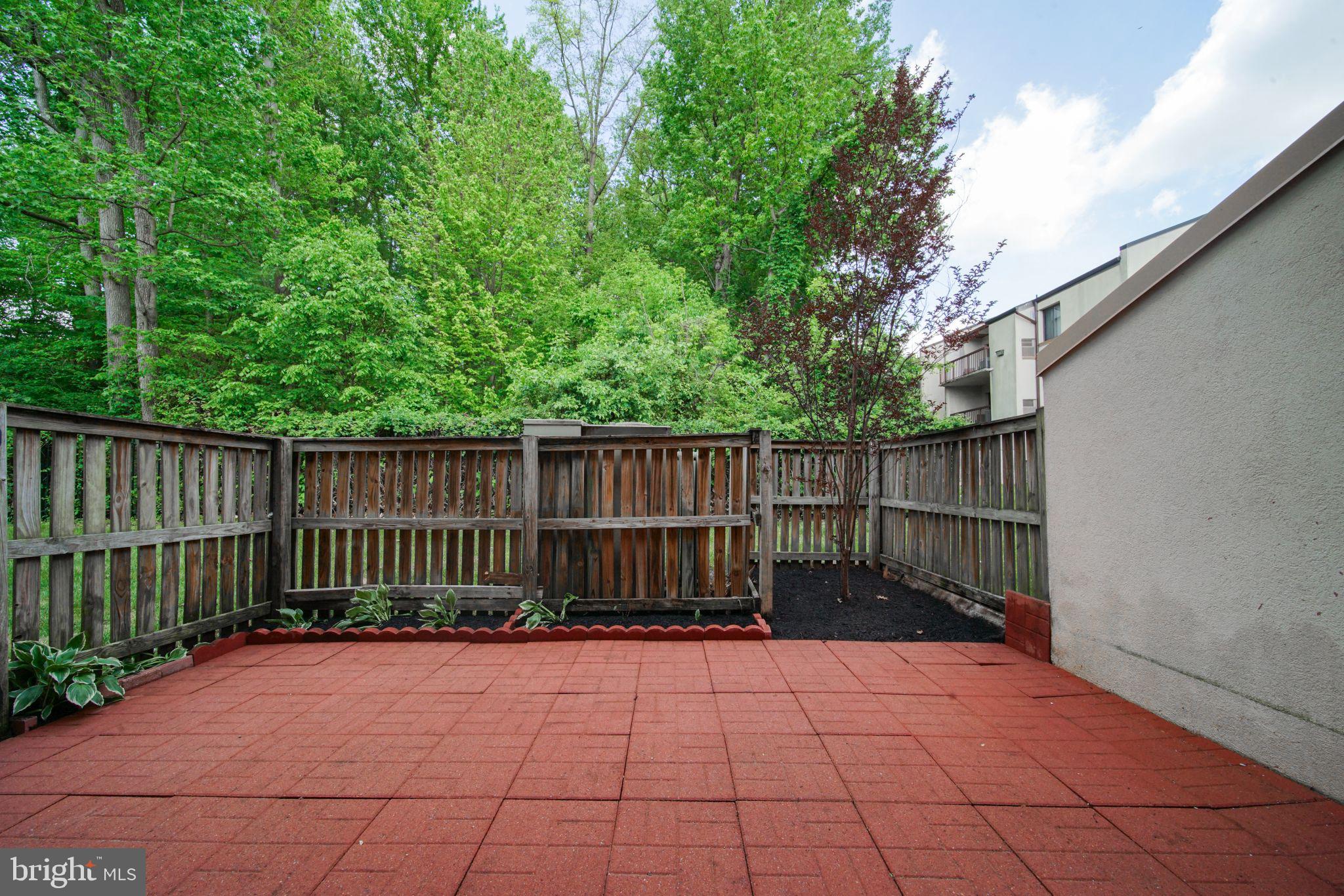 TREETOP CONDO - Residential Lease