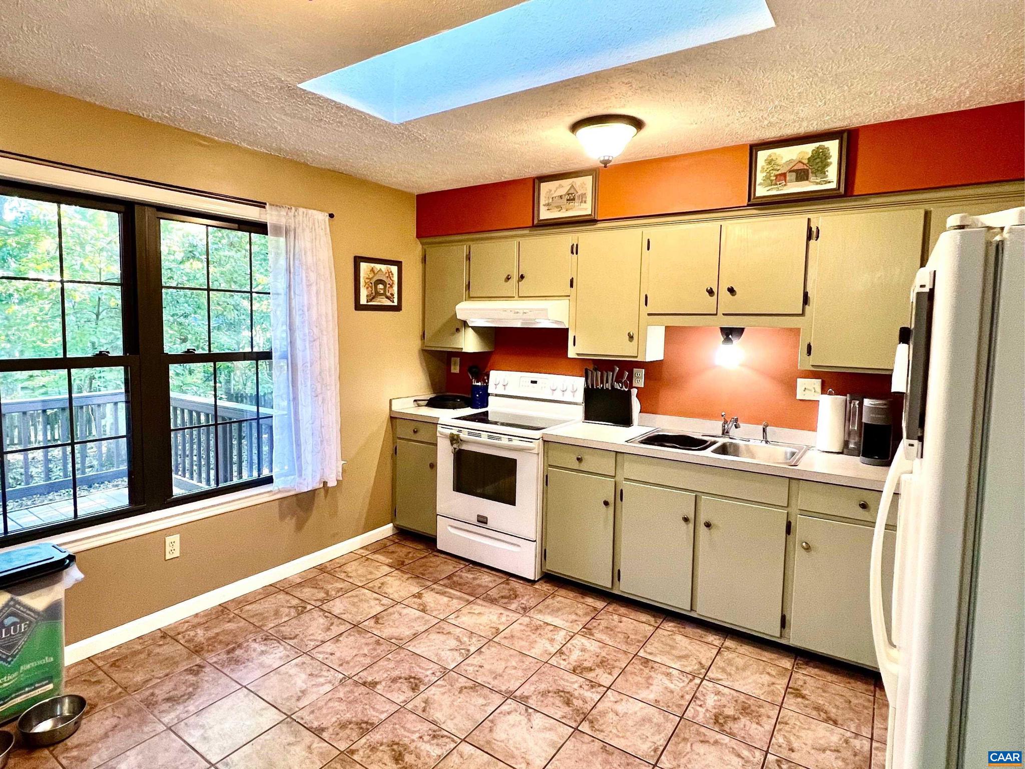 LAKE MONTICELLO - Residential