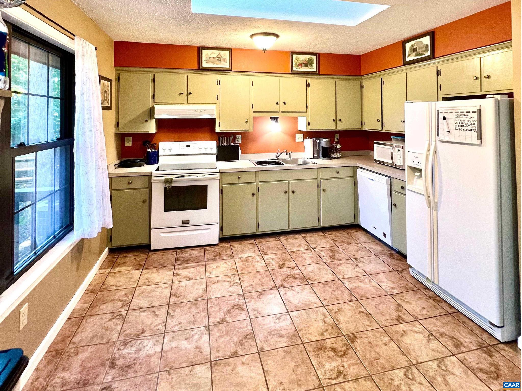 LAKE MONTICELLO - Residential