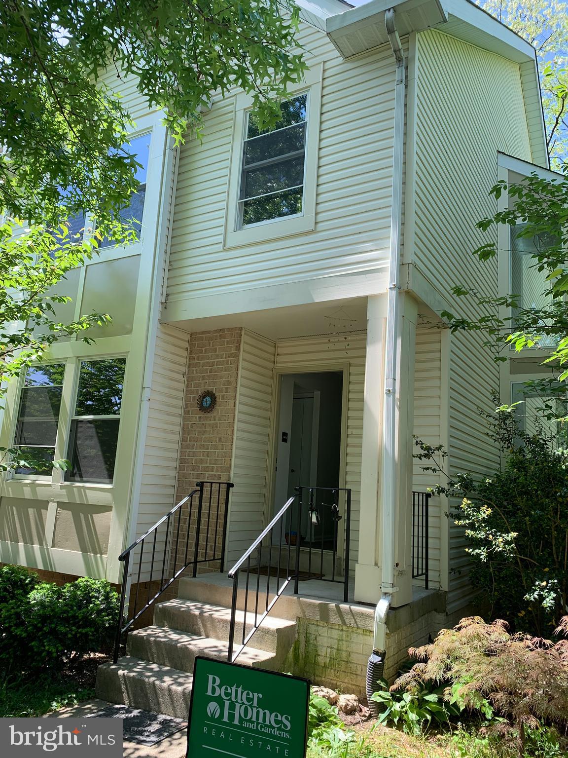 End unit townhouse with rare and unique 5 split level floor plan, 3 bedrooms, 2 1/2 baths. The propertyfeatures new paint, new flooring throughout, new HVAC, newer windows, new stove, new built-inmicrowave. There are separate levels for Kitchen & Dining Room, Living Room, Family Room, Bedrooms, andLaundry Room. Updated baths. Private Master Bedroom is on the top floor with its own bath & walk-in closet.Good size kitchen with breakfast nook, Family Room with fireplace walks out from lower level to privatebackyard, plenty of natural light through tall windows and high ceilings. Convenient access to transportation,I-495, VRE, metro bus, and across the street from Lake Royal and Monticello Park.

Disclaimer:  Photos shown  were taken prior to the current tenant.  Will upload current photo when possible