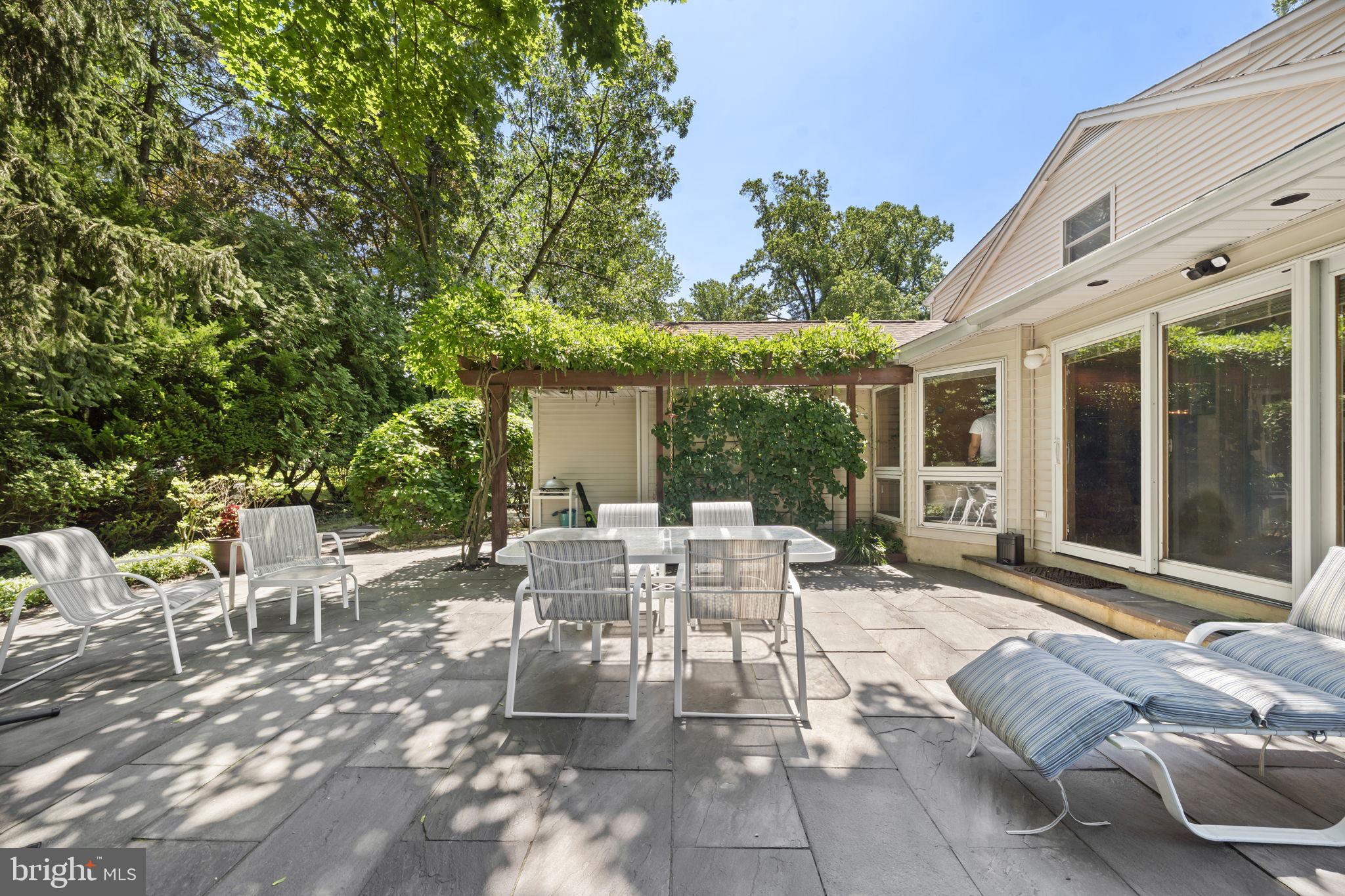 MEADOWBROOK - Residential