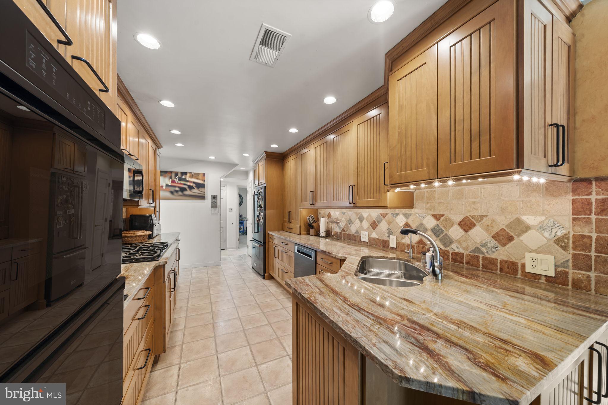 MEADOWBROOK - Residential