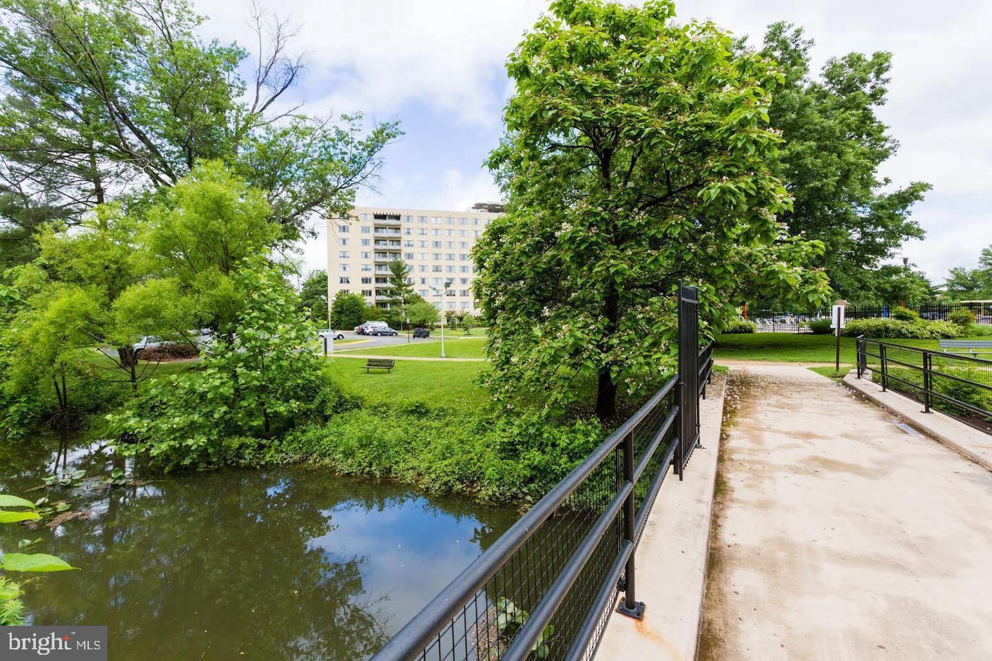 RIVER TOWERS - Residential Lease