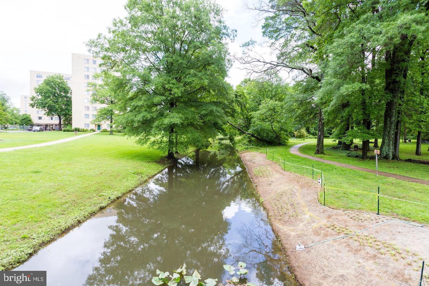 RIVER TOWERS - Residential Lease