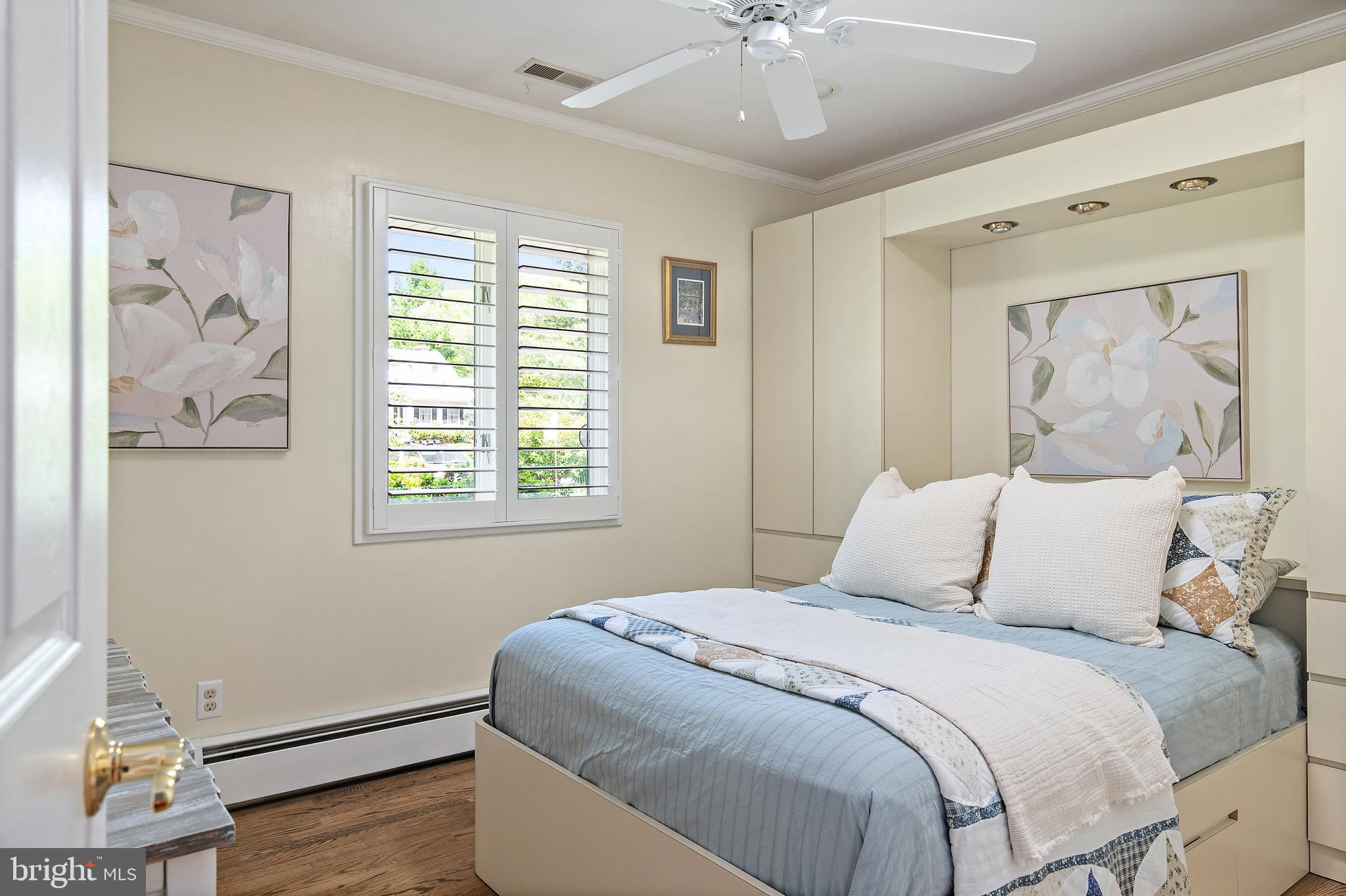 WHITEHALL MANOR - Residential