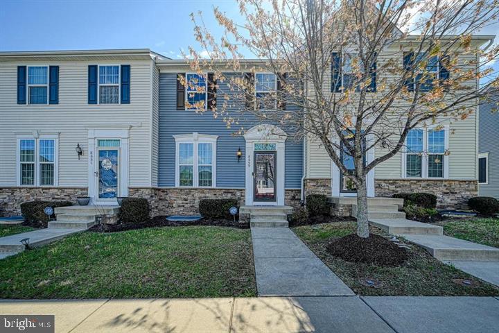 Property is ready to be occupied now. One month deposit and one months rent to move in. 
Decent credit and decent job to qualify.
Application is 50.00 non refundable 
Pets are accepted case by case