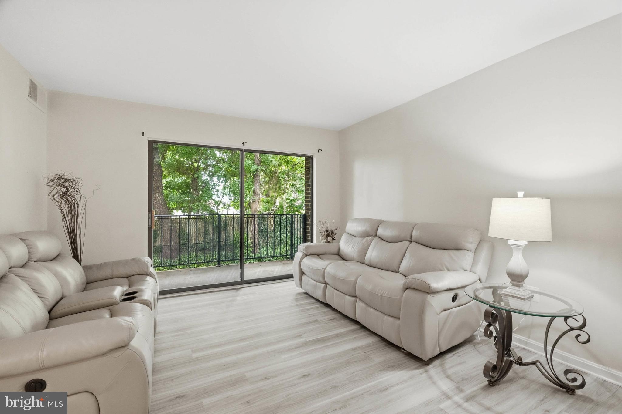 CAMELBACK VILLAGE - Residential