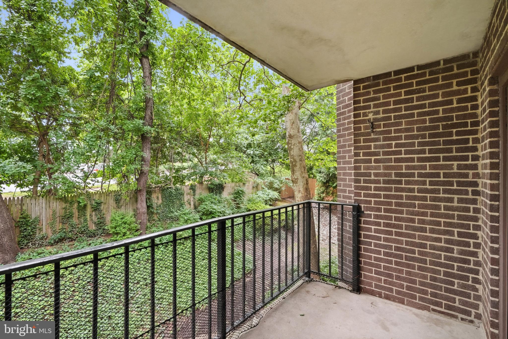 CAMELBACK VILLAGE - Residential