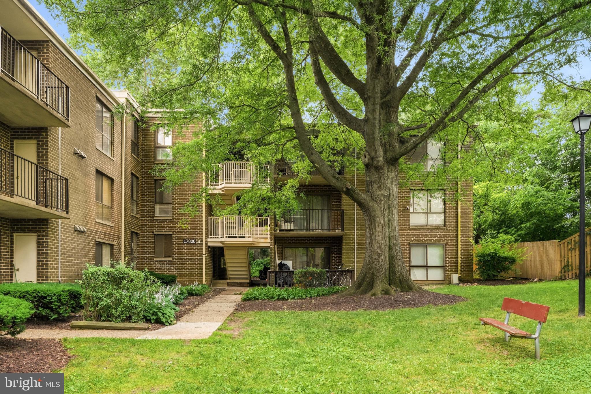 CAMELBACK VILLAGE - Residential