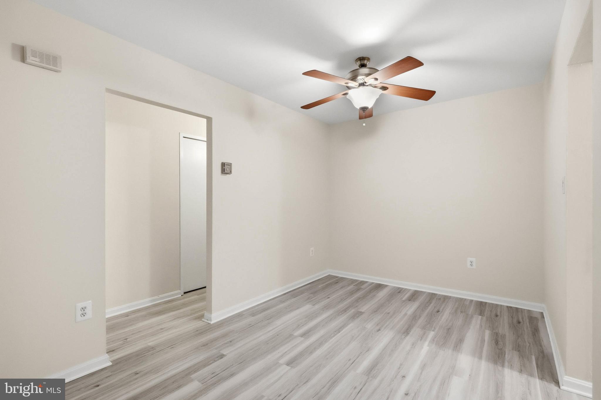 CAMELBACK VILLAGE - Residential