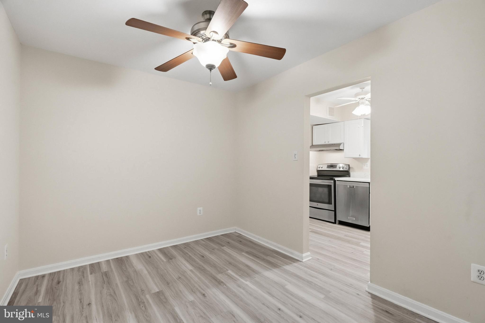 CAMELBACK VILLAGE - Residential