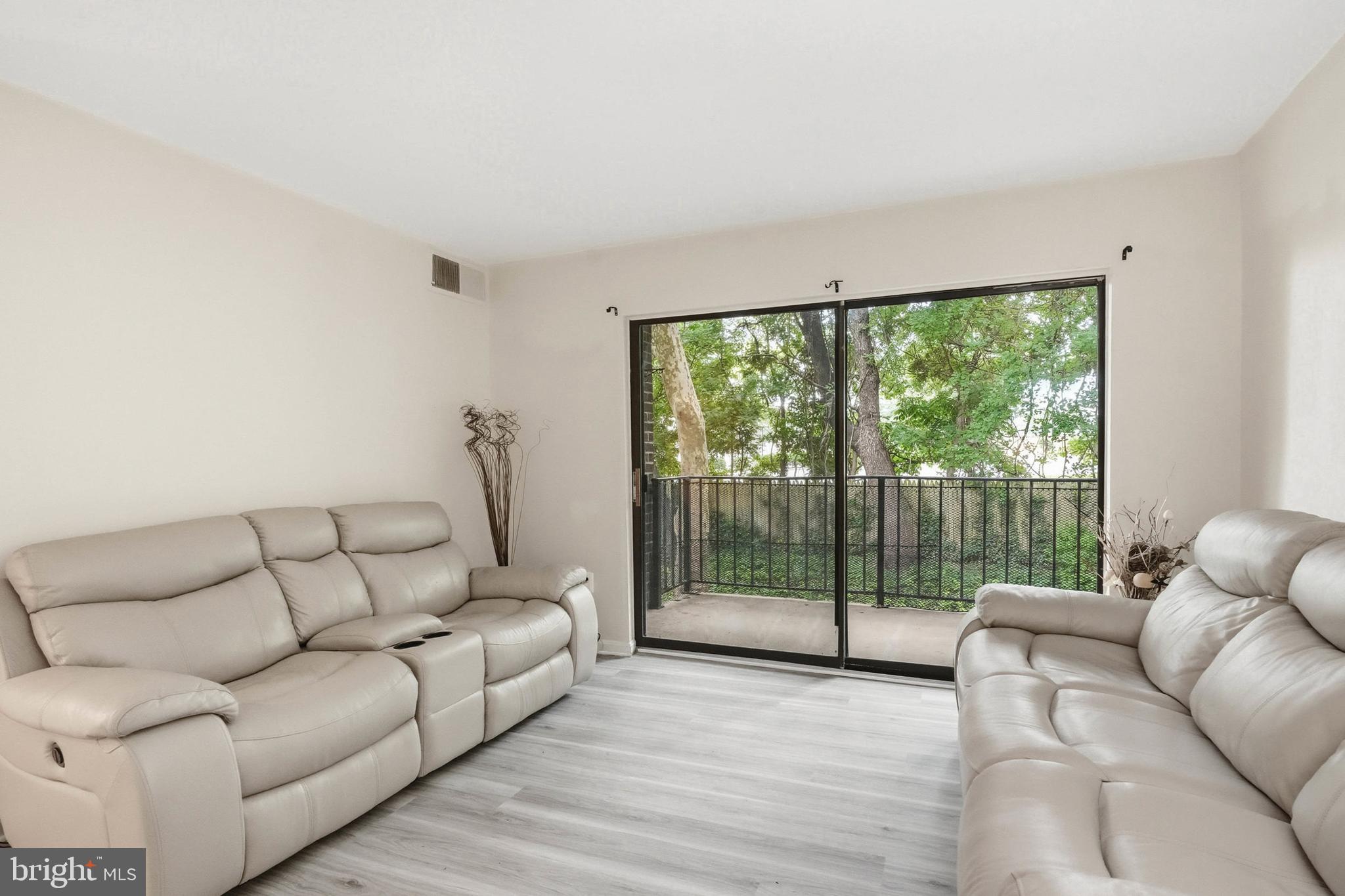 CAMELBACK VILLAGE - Residential