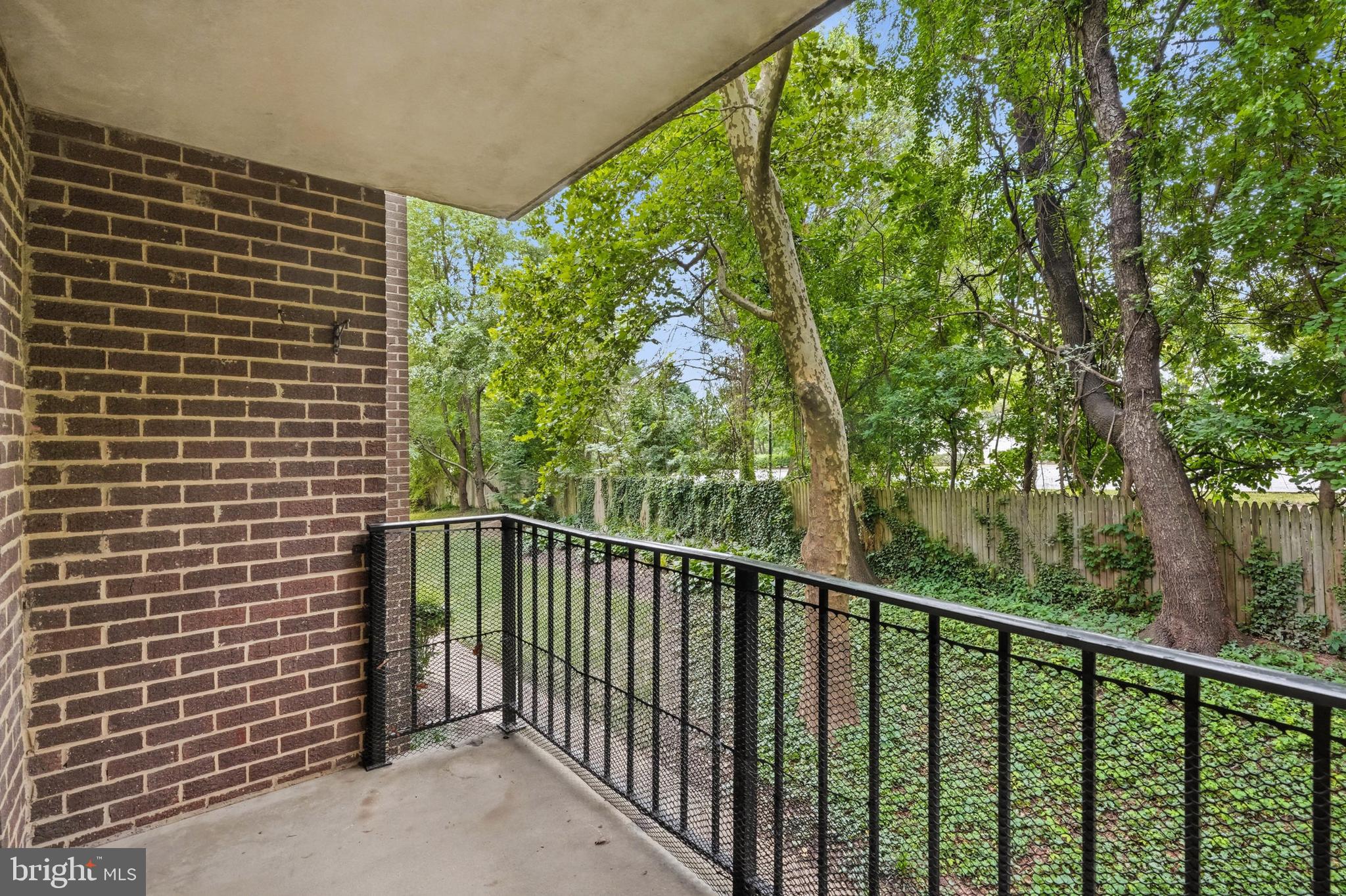 CAMELBACK VILLAGE - Residential