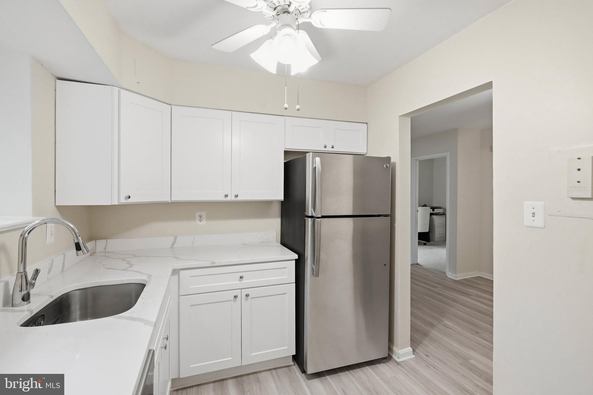 CAMELBACK VILLAGE - Residential