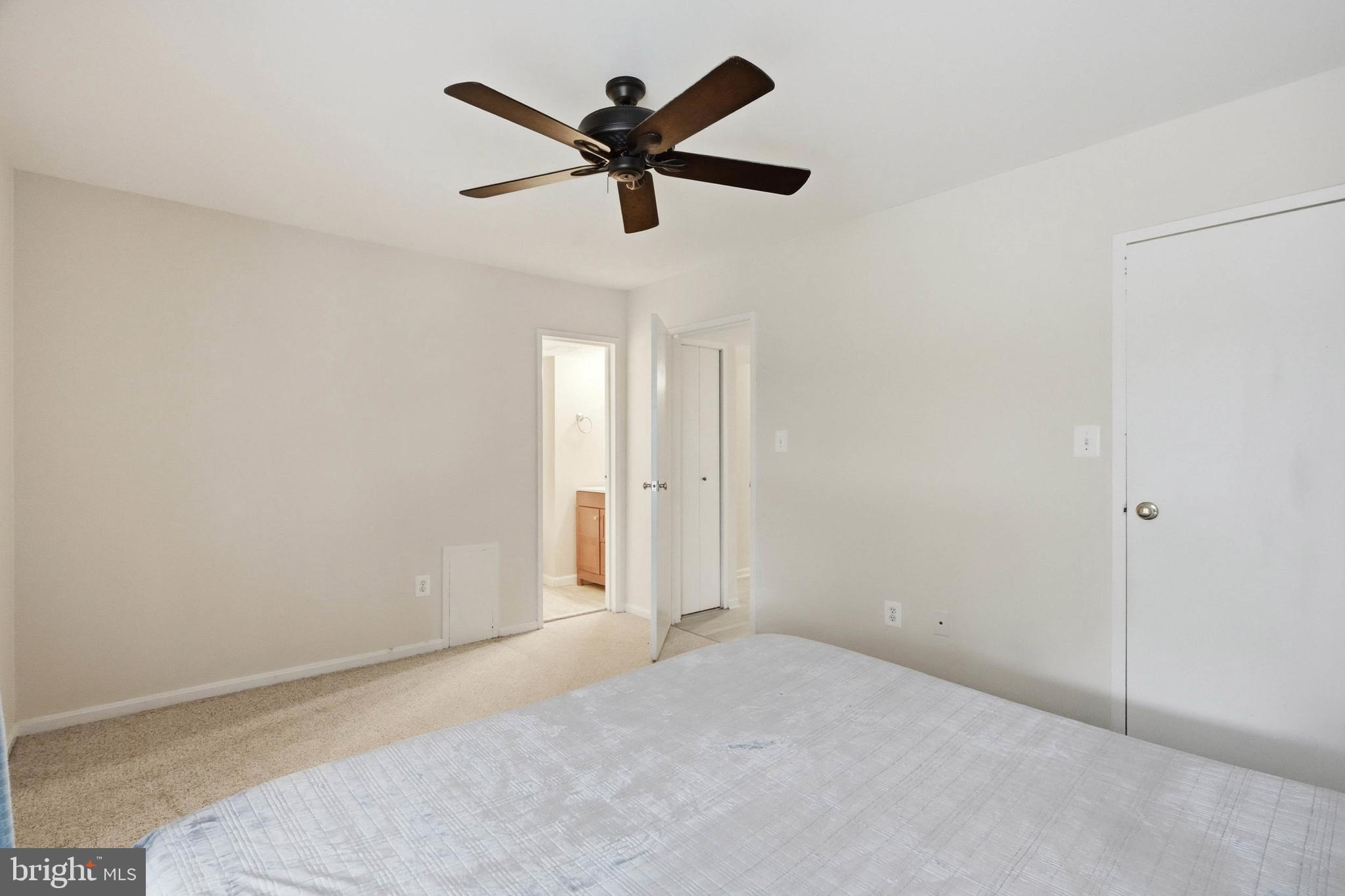CAMELBACK VILLAGE - Residential