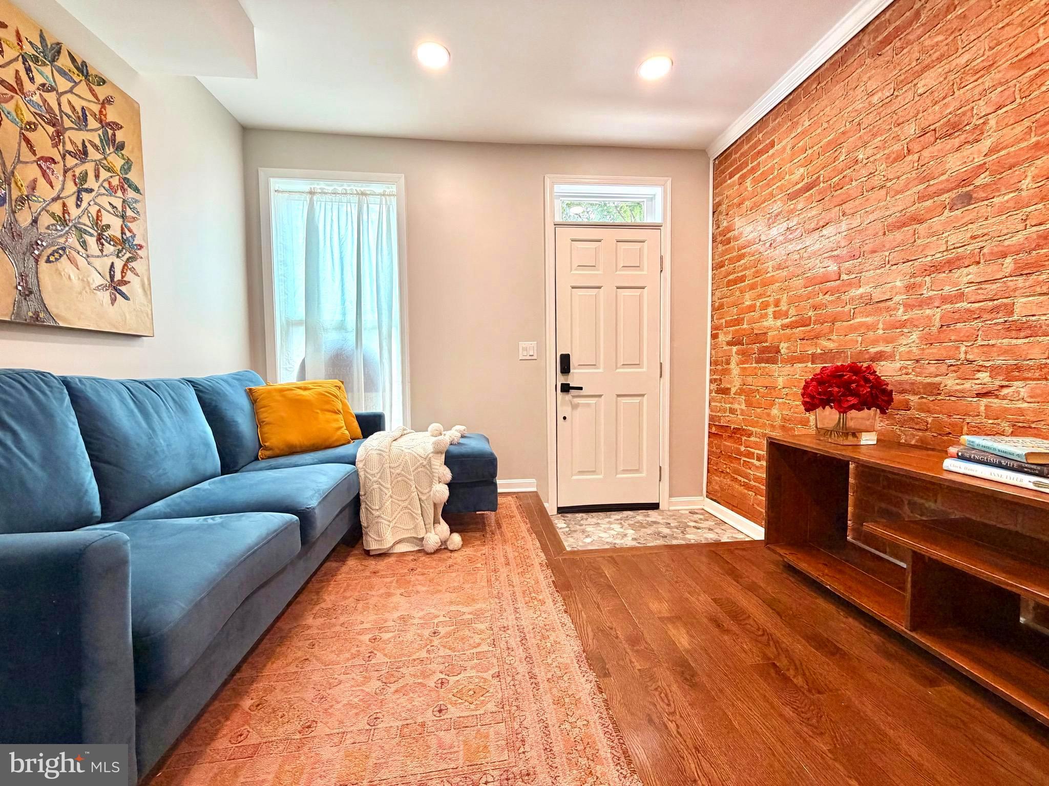 LOCUST POINT - Residential