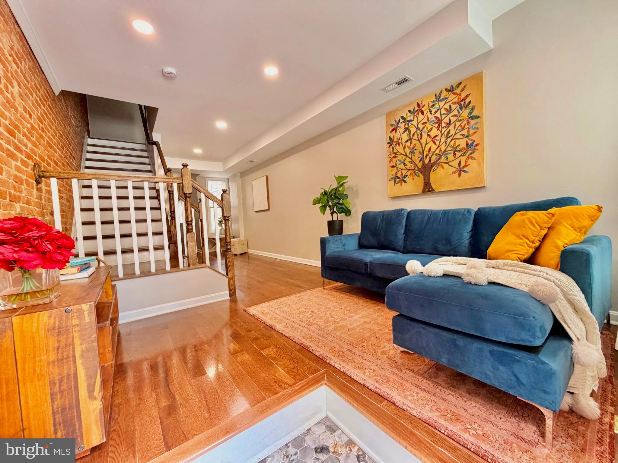 LOCUST POINT - Residential