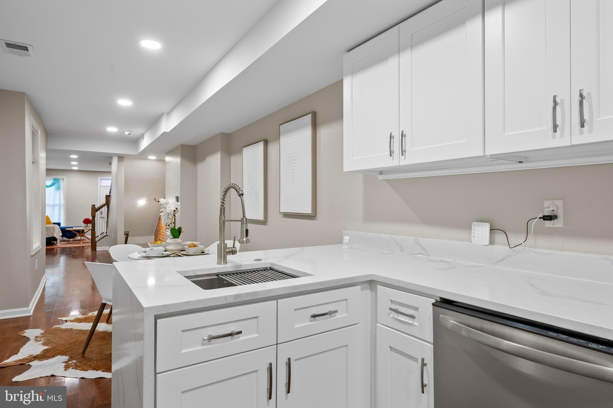 LOCUST POINT - Residential
