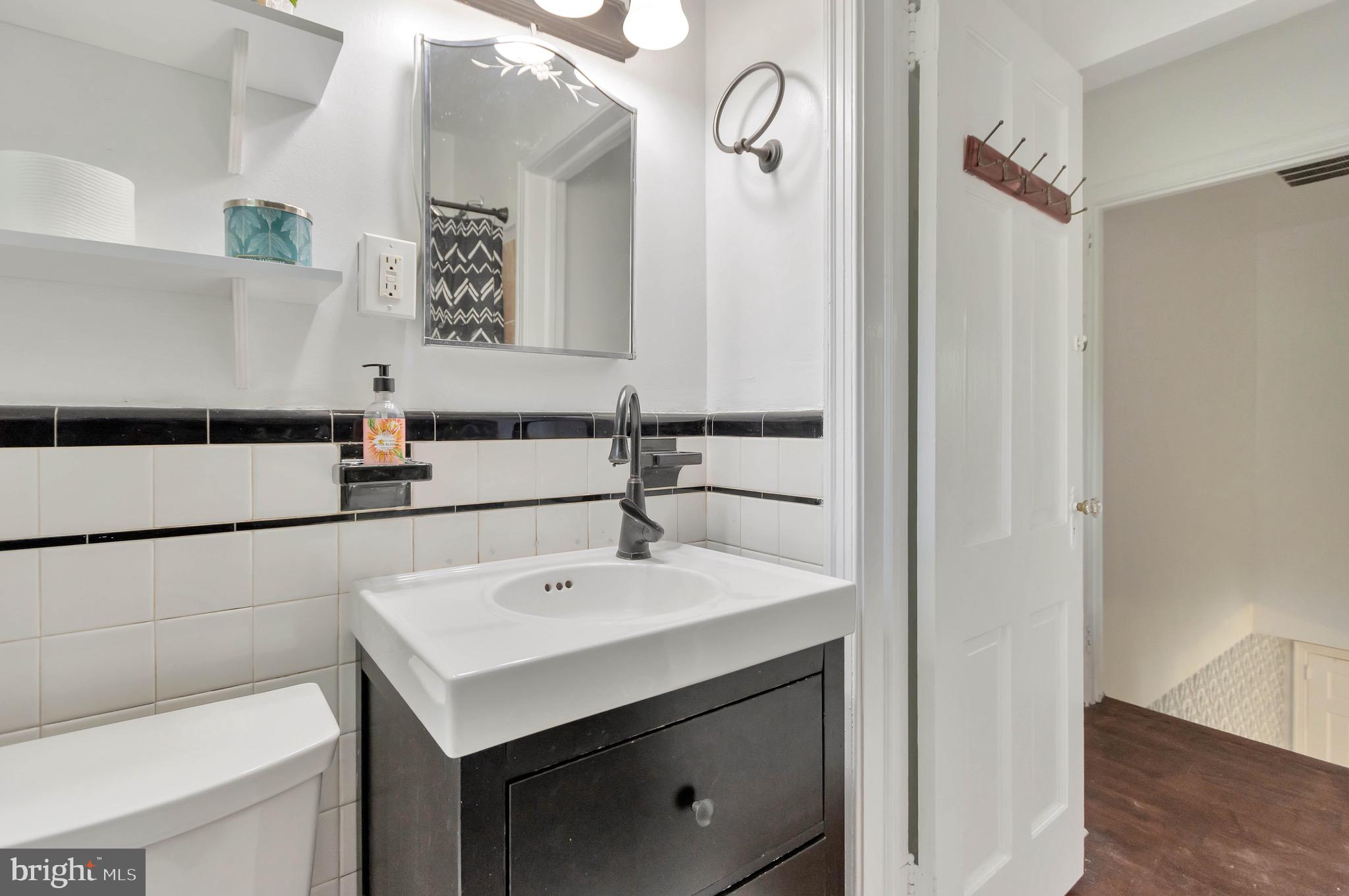 GLEBE MANOR - Residential Lease