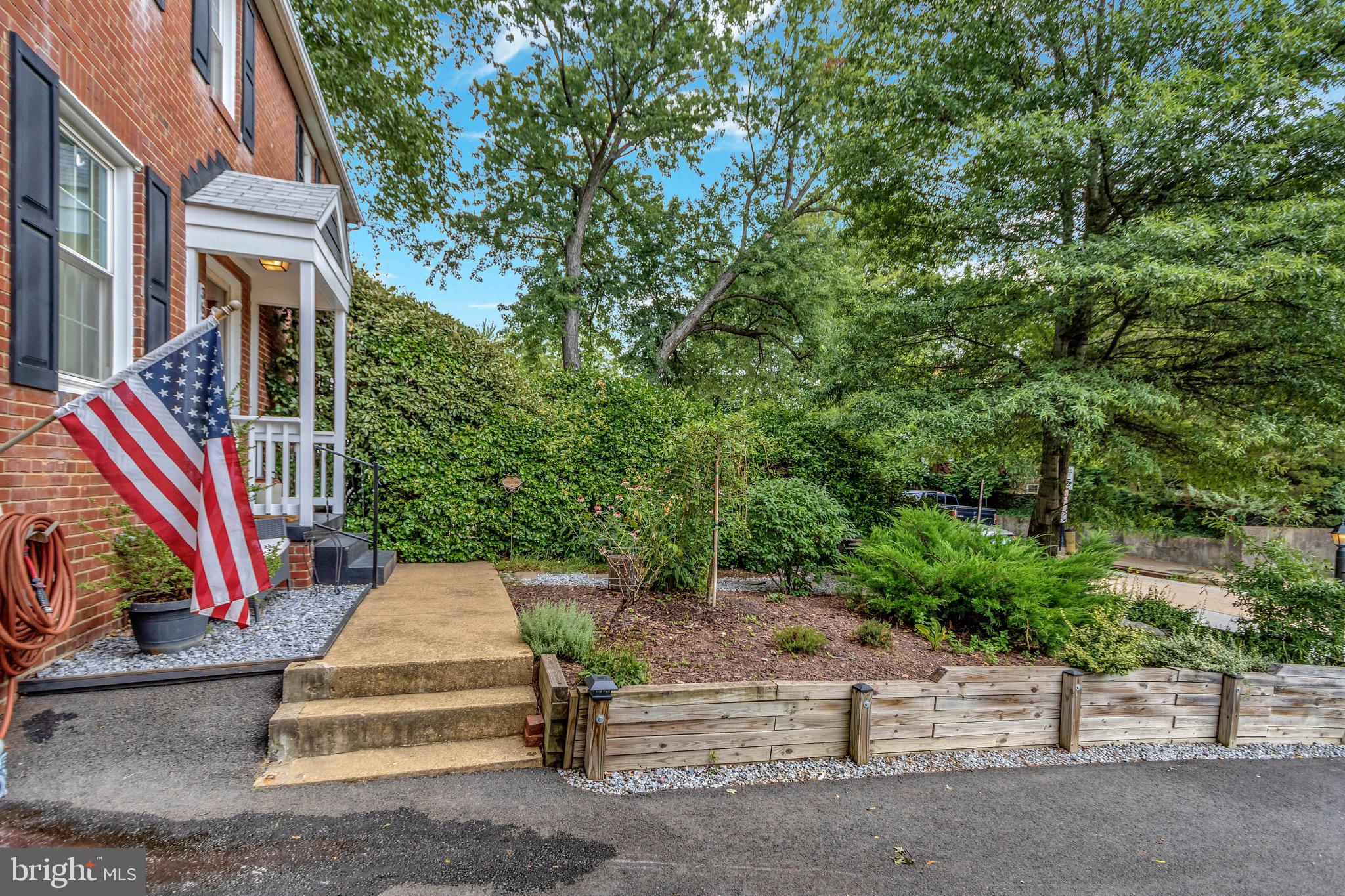 GLEBE MANOR - Residential Lease