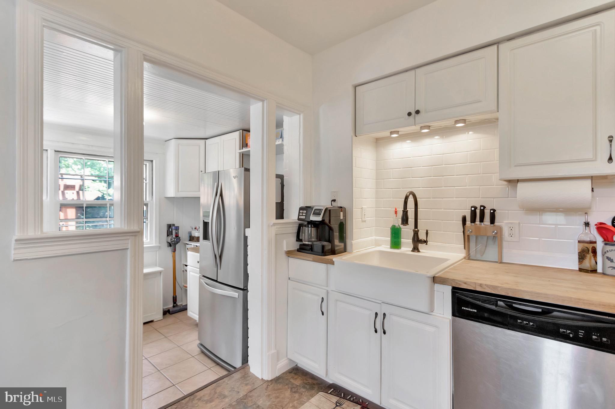 GLEBE MANOR - Residential Lease