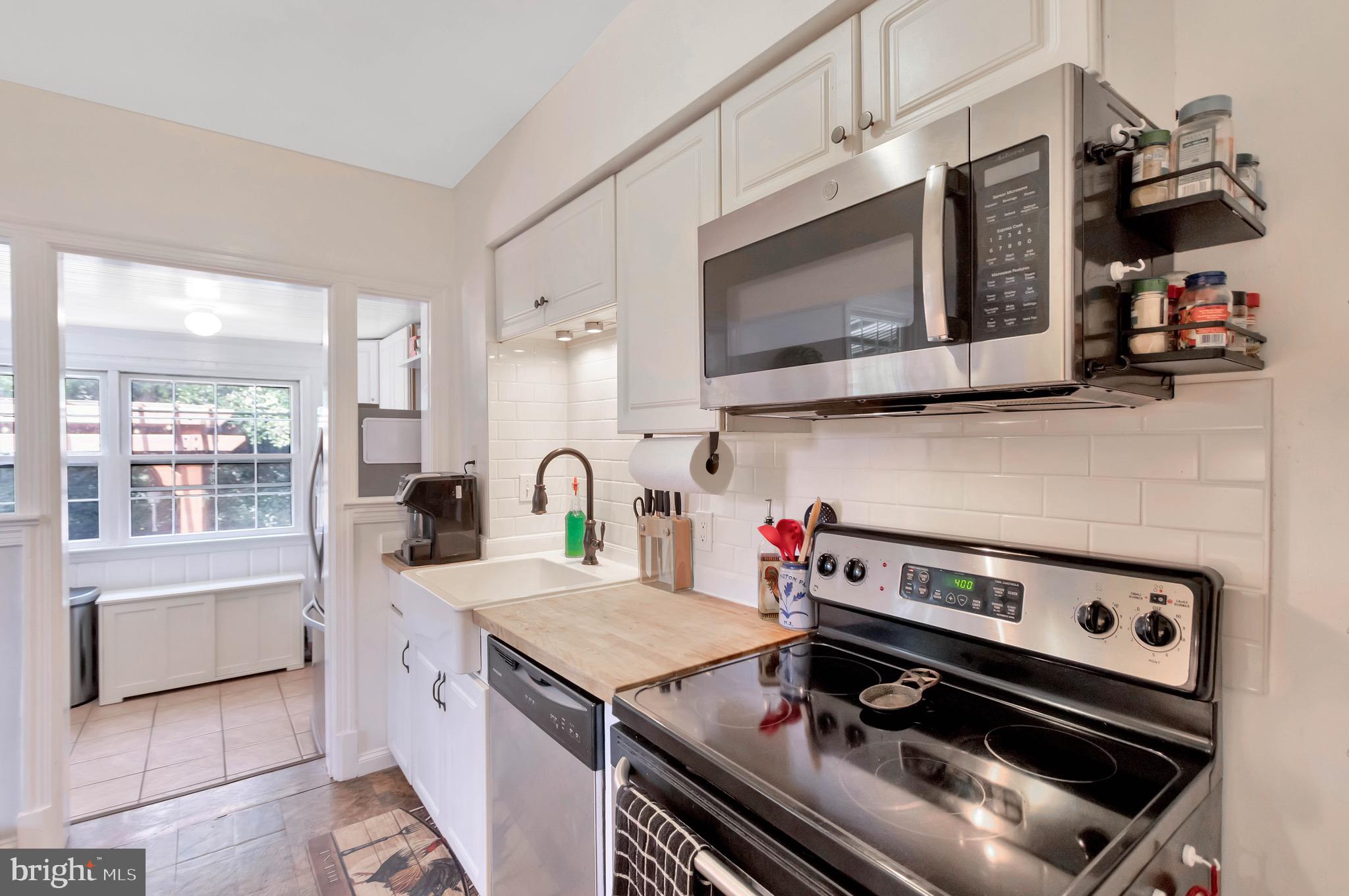 GLEBE MANOR - Residential Lease