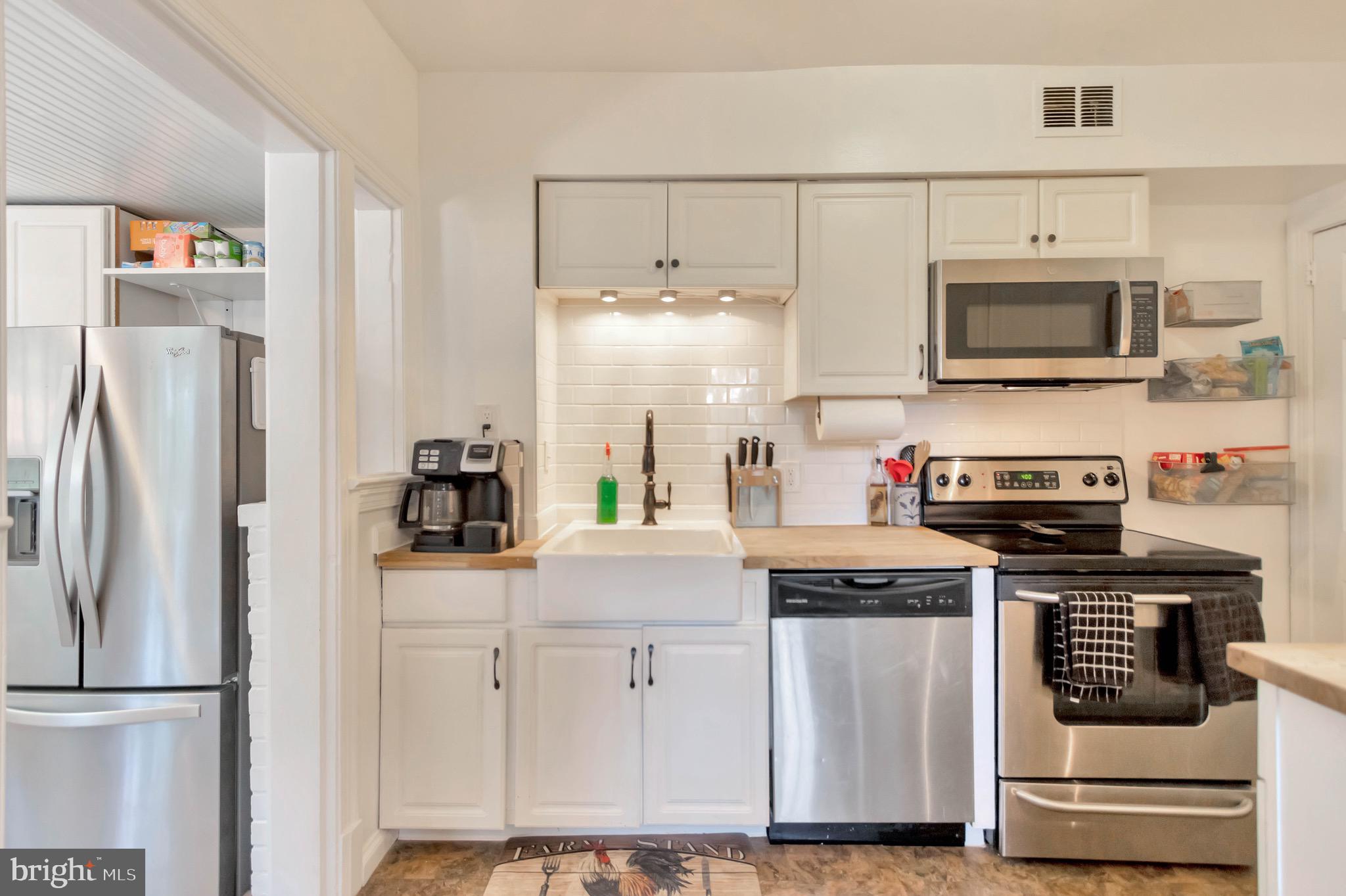 GLEBE MANOR - Residential Lease